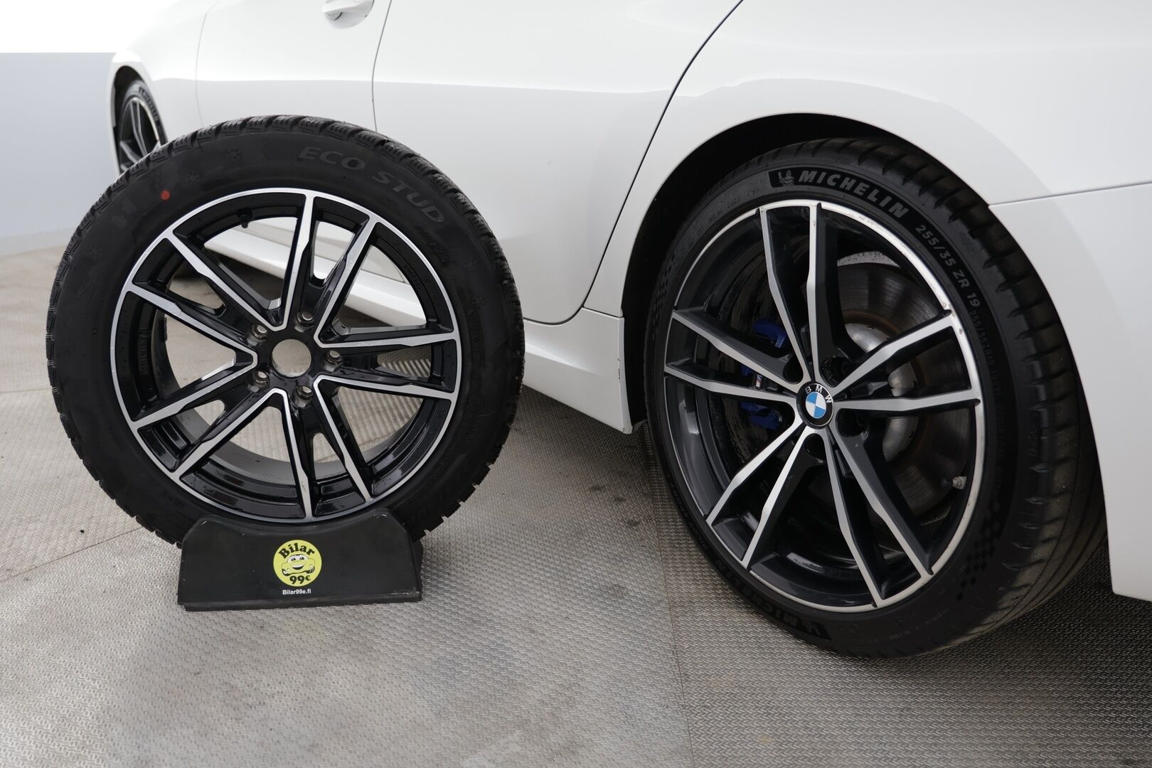 BMW 330 2019 G20 Sedan 330i A Launch Edition M Sport - Webasto | H&K | HUD | 360 peruutuskamera | Laser | Muistipenkki kuljettalla | Nahkasport-istuimet | Lasikattoluukku | Vaalea nahkasisusta | Ambient Light | 