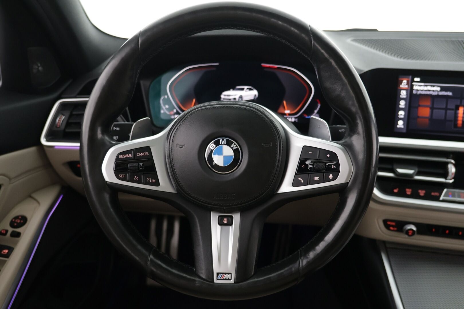 BMW 330 2019 G20 Sedan 330i A Launch Edition M Sport - Webasto | H&K | HUD | 360 peruutuskamera | Laser | Muistipenkki kuljettalla | Nahkasport-istuimet | Lasikattoluukku | Vaalea nahkasisusta | Ambient Light | 