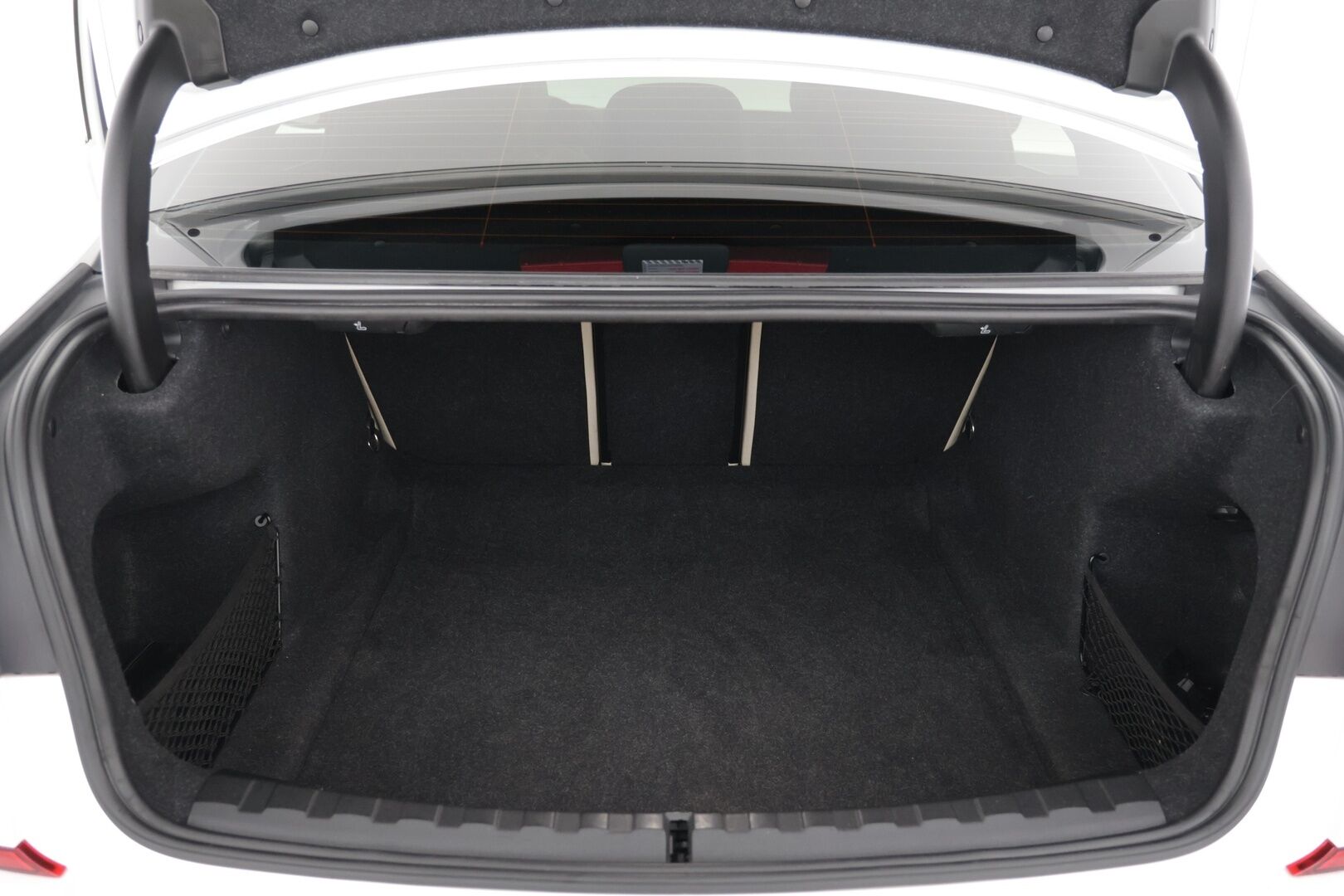 BMW 330 2019 G20 Sedan 330i A Launch Edition M Sport / Webasto / Harman/Kardon / HUD / 360 peruutuskamera / Laser / Muistipenkki kuljettalla / Nahkasport-istuimet / Lasikattoluukku / - Älyavain / Comfort Access /