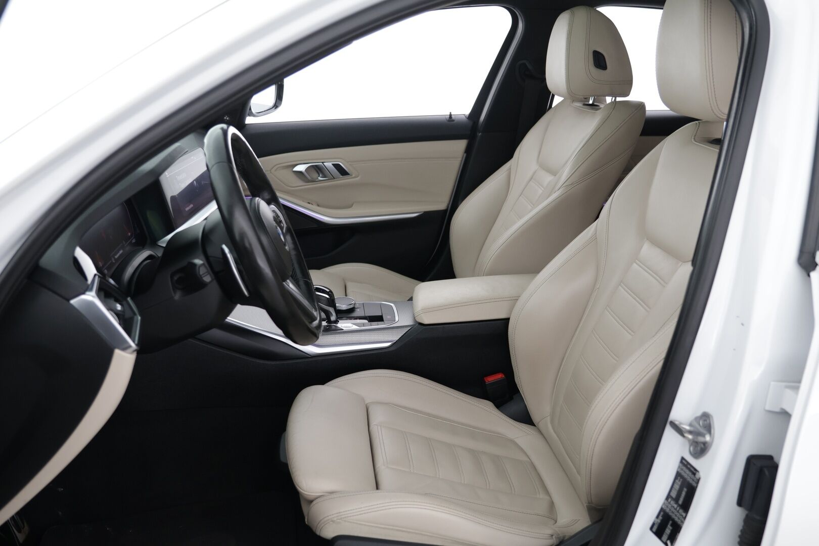 BMW 330 2019 G20 Sedan 330i A Launch Edition M Sport - Webasto | H&K | HUD | 360 peruutuskamera | Laser | Muistipenkki kuljettalla | Nahkasport-istuimet | Lasikattoluukku | Vaalea nahkasisusta | Ambient Light | 