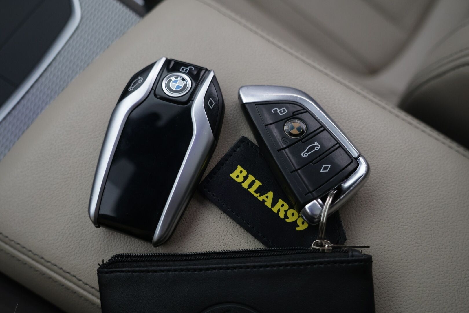 BMW 330 2019 G20 Sedan 330i A Launch Edition M Sport / Webasto / Harman/Kardon / HUD / 360 peruutuskamera / Laser / Muistipenkki kuljettalla / Nahkasport-istuimet / Lasikattoluukku / - Älyavain / Comfort Access /