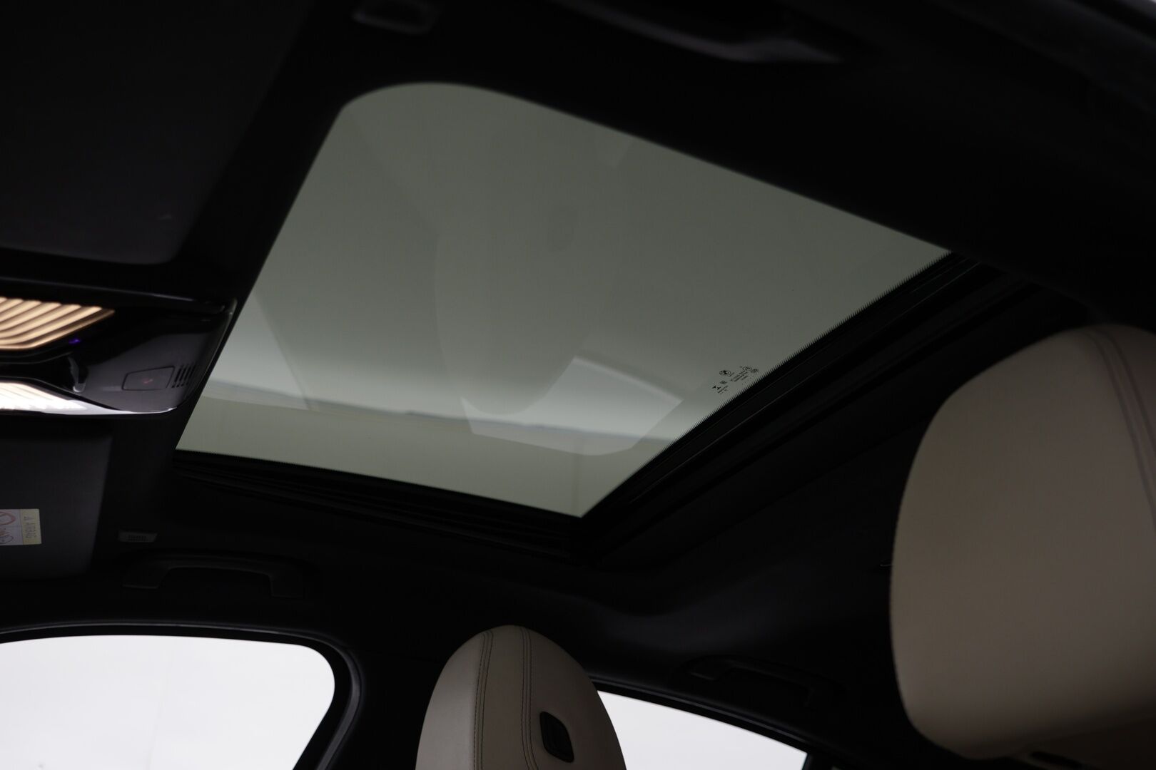 BMW 330 2019 G20 Sedan 330i A Launch Edition M Sport - Webasto | H&K | HUD | 360 peruutuskamera | Laser | Muistipenkki kuljettalla | Nahkasport-istuimet | Lasikattoluukku | Vaalea nahkasisusta | Ambient Light | 