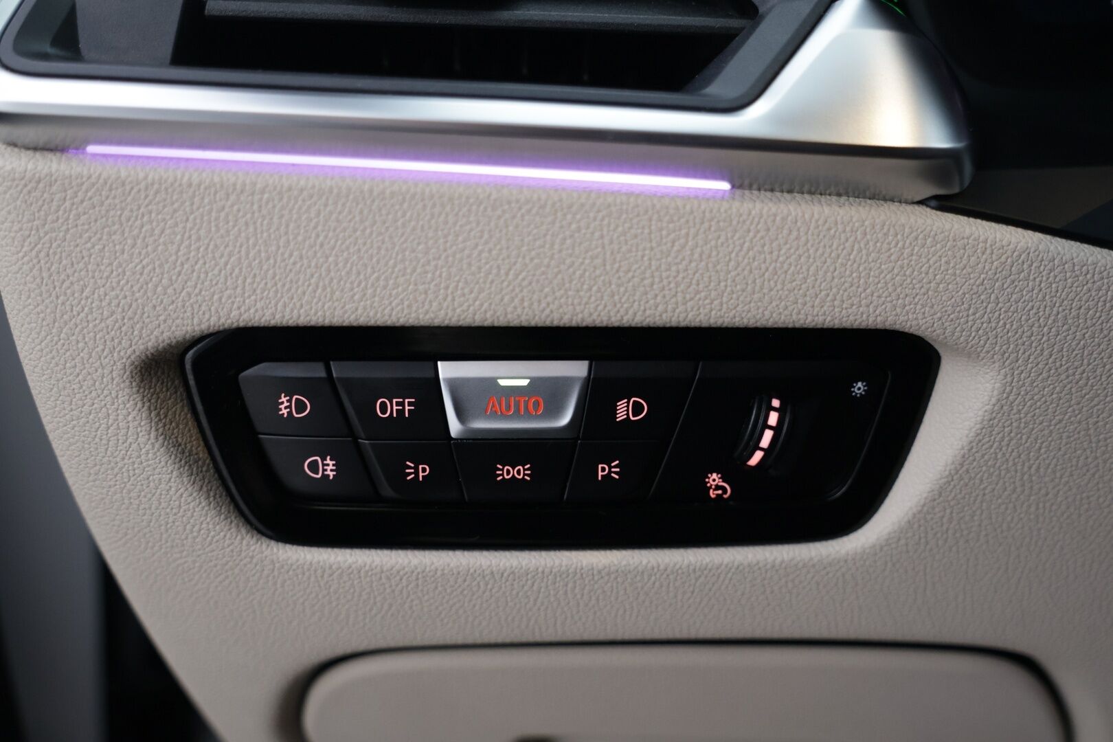 BMW 330 2019 G20 Sedan 330i A Launch Edition M Sport / Webasto / Harman/Kardon / HUD / 360 peruutuskamera / Laser / Muistipenkki kuljettalla / Nahkasport-istuimet / Lasikattoluukku / - Älyavain / Comfort Access /