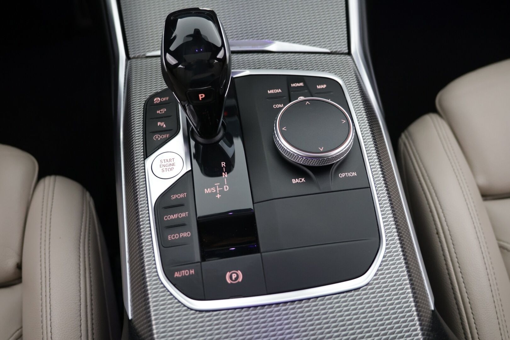 BMW 330 2019 G20 Sedan 330i A Launch Edition M Sport / Webasto / Harman/Kardon / HUD / 360 peruutuskamera / Laser / Muistipenkki kuljettalla / Nahkasport-istuimet / Lasikattoluukku / - Älyavain / Comfort Access /