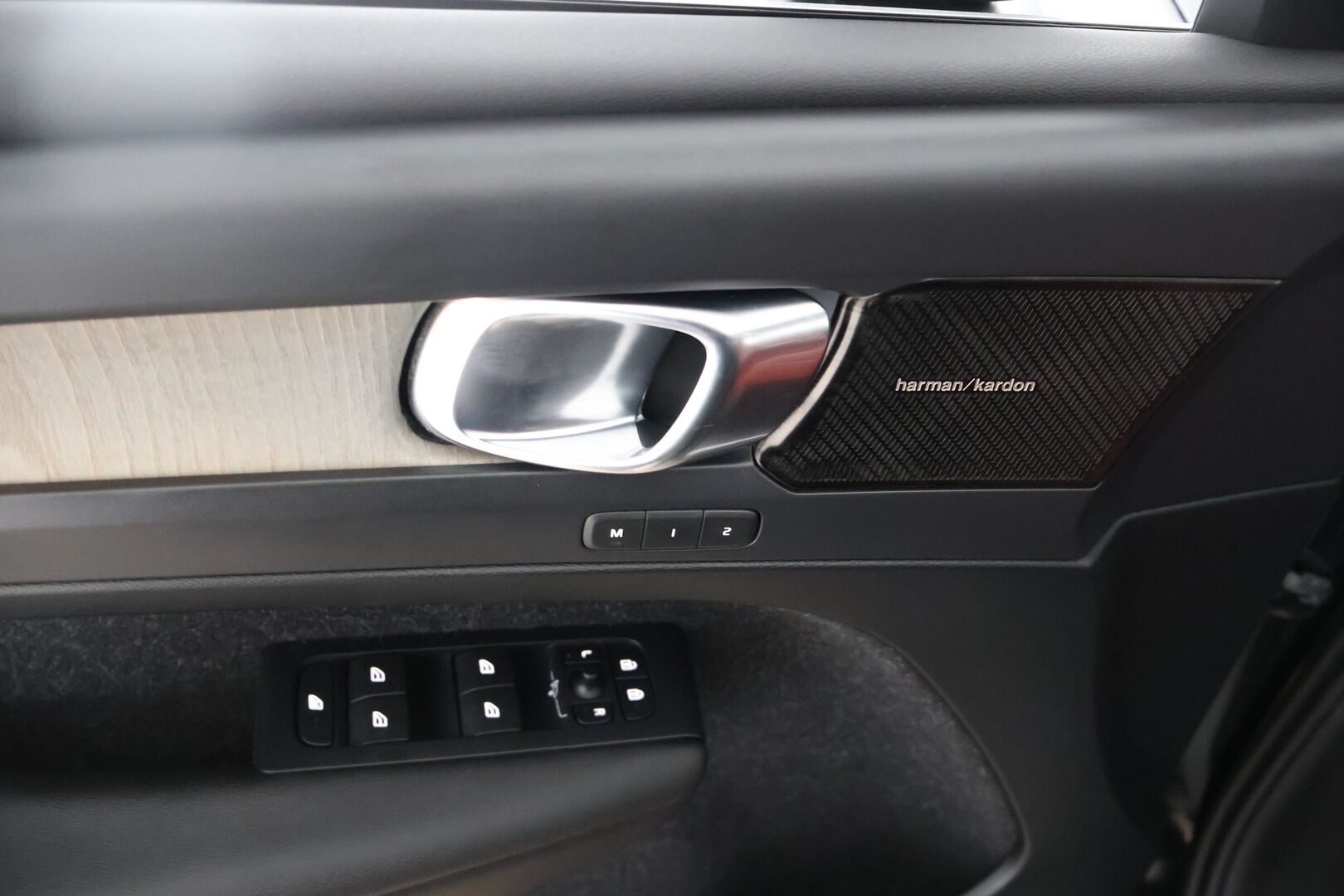 Volvo XC40 2019 D4 AWD Inscription aut - ACC | H/K | Muistipenkki | Panorama | BLIS | P-kamera | Webasto | Mukautuvat LED ajovalot | Apple & Android 