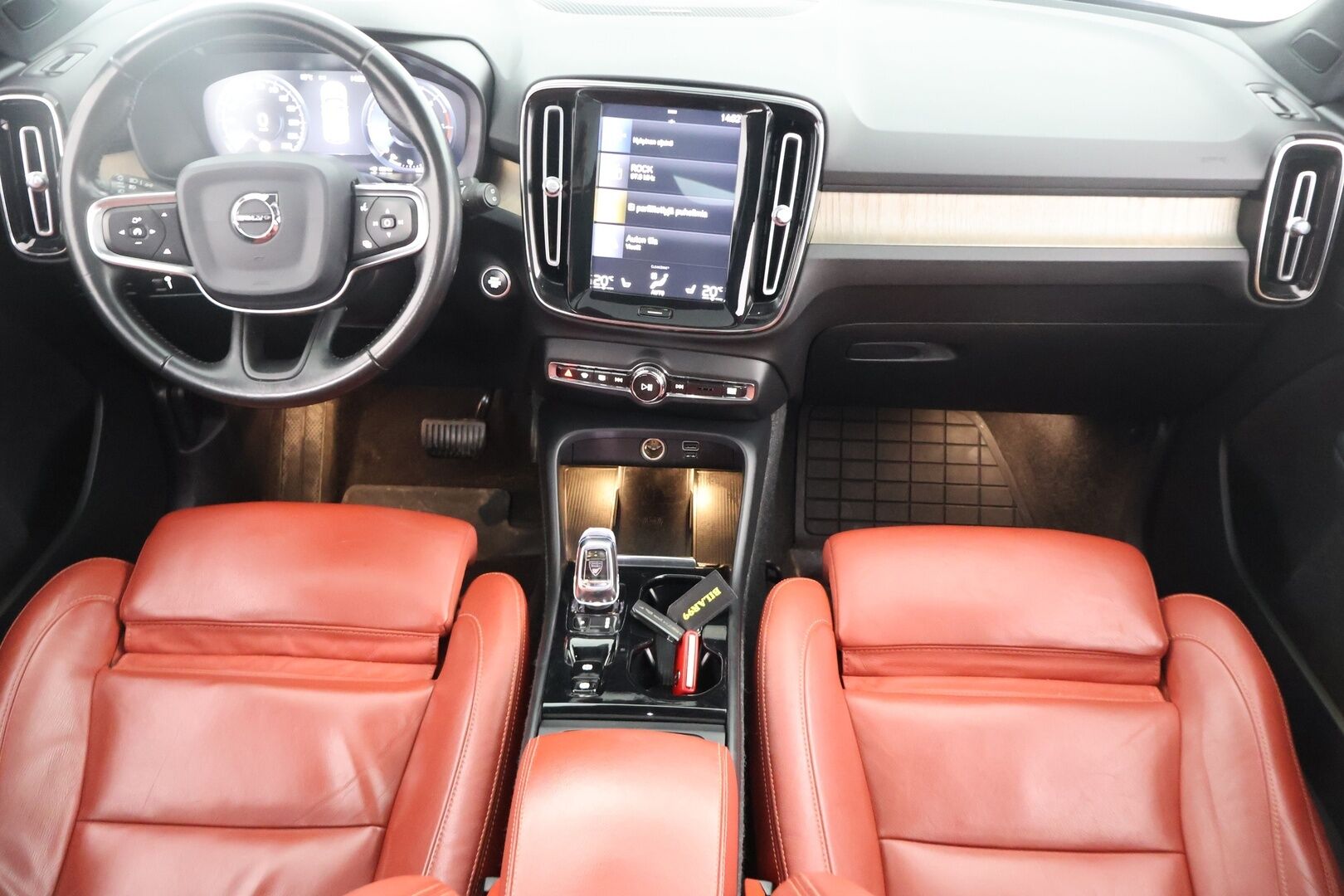 Volvo XC40 2019 D4 AWD Inscription aut - ACC | H/K | Muistipenkki | Panorama | BLIS | P-kamera | Webasto | Mukautuvat LED ajovalot | Apple & Android 