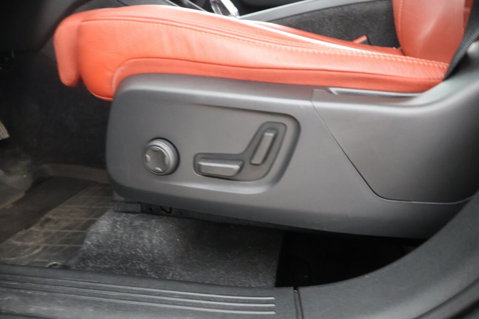 Volvo XC40 2019 D4 AWD Inscription aut - ACC | H/K | Muistipenkki | Panorama | BLIS | P-kamera | Webasto | Mukautuvat LED ajovalot | Apple & Android 
