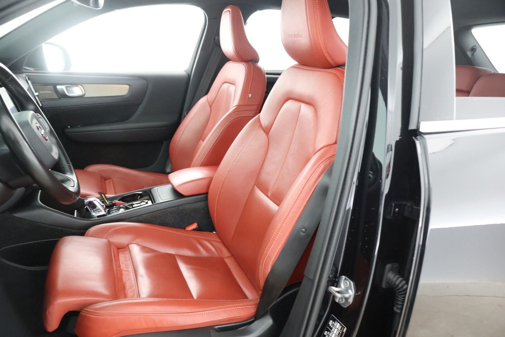 Volvo XC40 2019 D4 AWD Inscription aut - ACC | H/K | Muistipenkki | Panorama | BLIS | P-kamera | Webasto | Mukautuvat LED ajovalot | Apple & Android 
