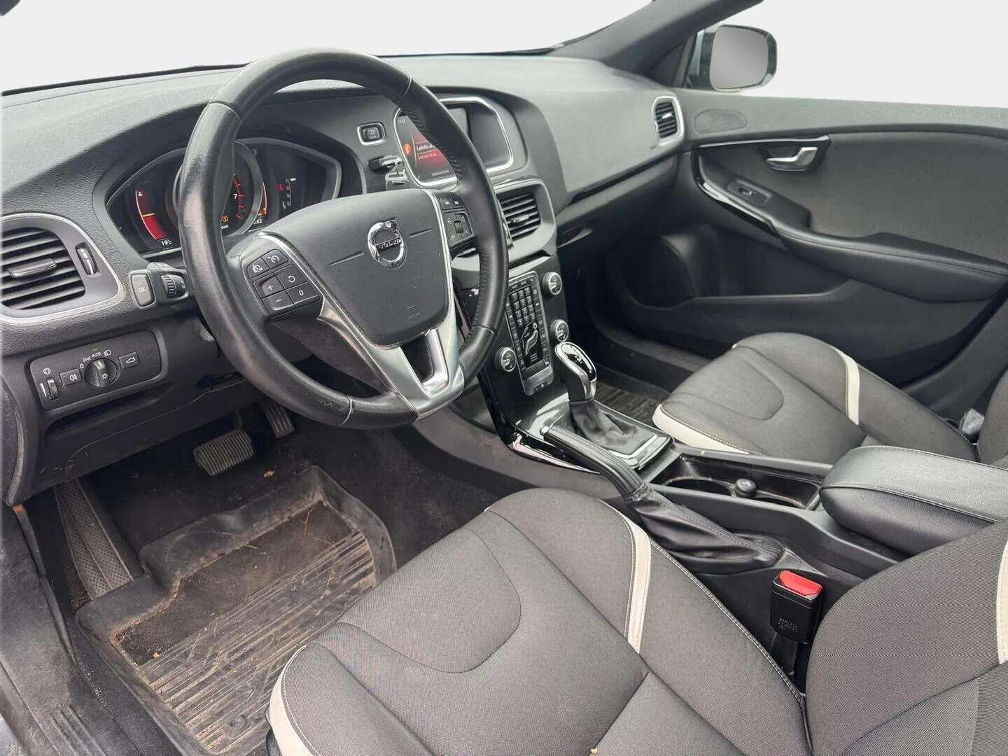 Volvo V40 2019 T2 Classic aut - – Tämä auto myydään YritysOutlet -valikoimasta vain yritykselle
