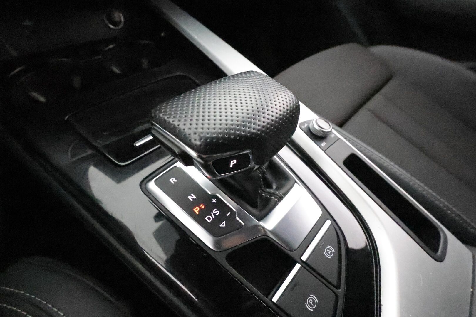 Audi A4 2021 Avant Business S line 40 TFSI 150 kW MHEV *ACC / P.kamera / Matrix LED / Koukku / Webasto / Digimittaristo* - 1.Om Suomi-auto / Kahdet renkaat aluvanteilla / Merkkihuollettu