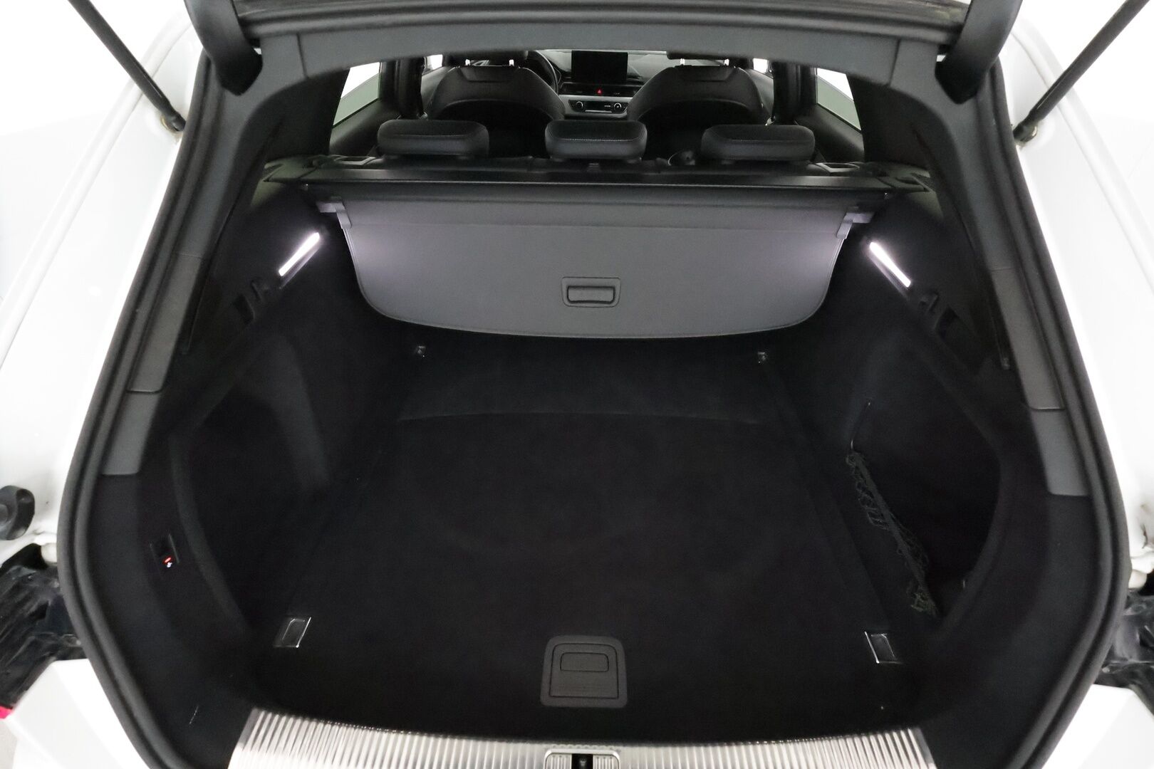Audi A4 2021 Avant Business S line 40 TFSI 150 kW MHEV *ACC / P.kamera / Matrix LED / Koukku / Webasto / Digimittaristo* - 1.Om Suomi-auto / Kahdet renkaat aluvanteilla / Merkkihuollettu