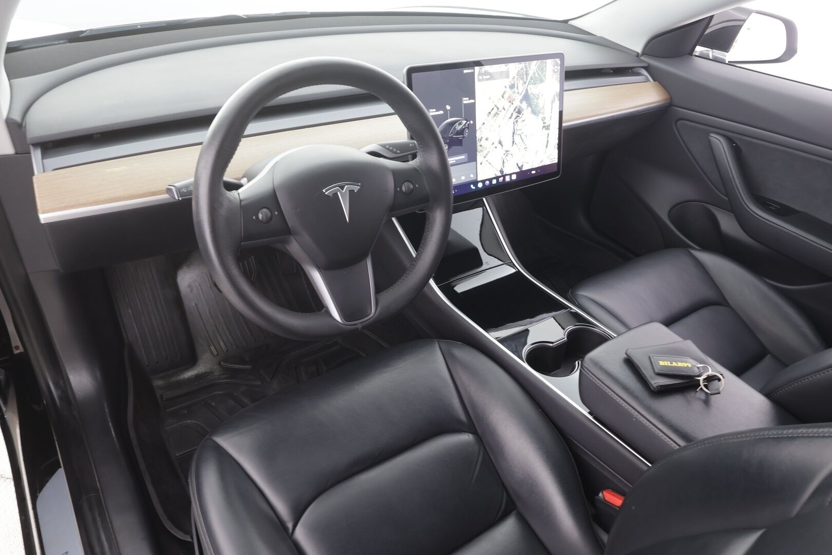 Tesla Model 3 2019 Performance Dual Motor AWD - | ACC | Koukku | 2x alut | Lasikatto | Premium Audio | Sähkönahat | Muistipenkki | P.kamera ja tutkat | Autosteer | RCTA |  LED | Lämm. takapenkit | 