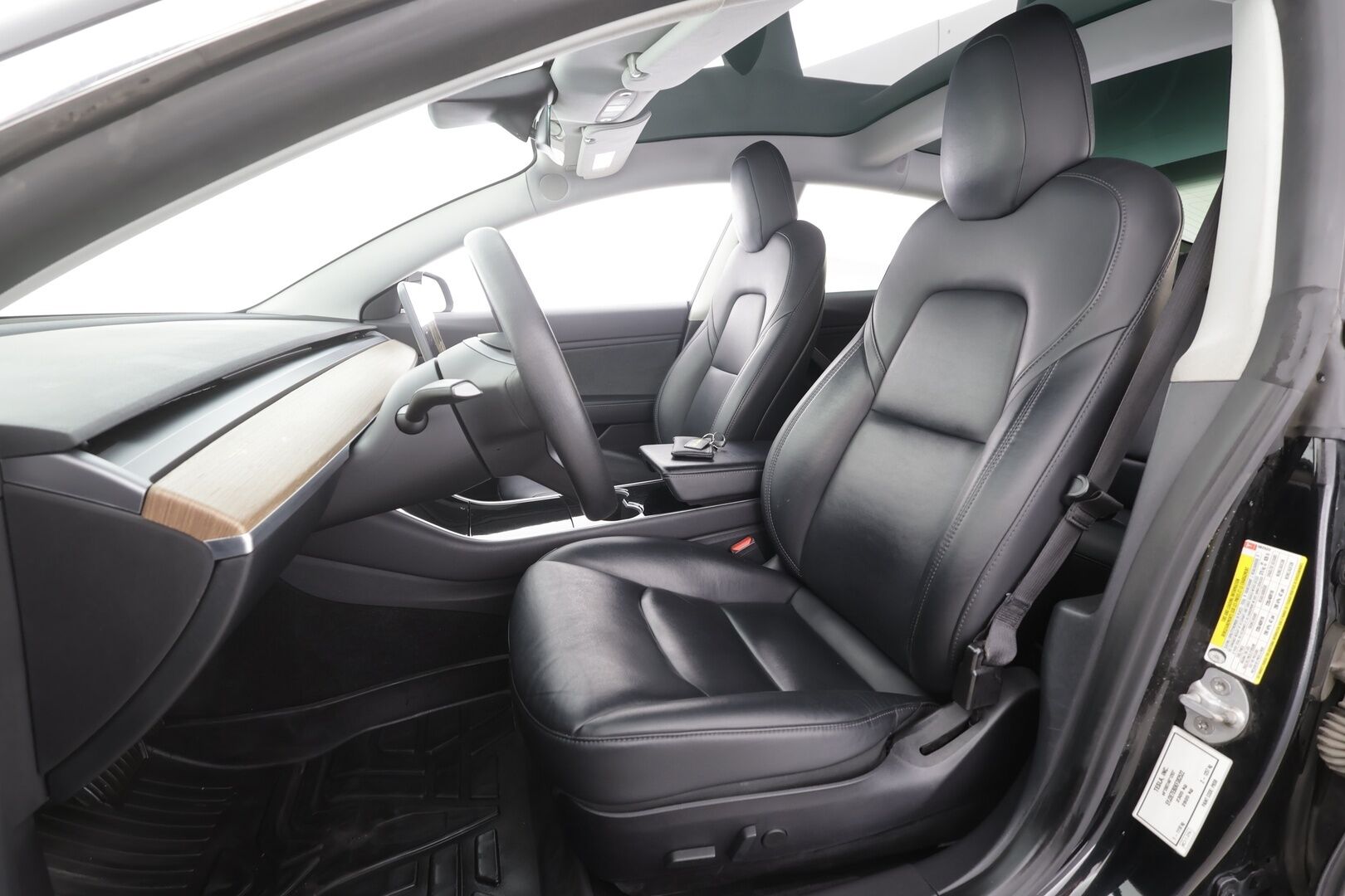 Tesla Model 3 2019 Performance Dual Motor AWD - | ACC | Koukku | 2x alut | Lasikatto | Premium Audio | Sähkönahat | Muistipenkki | P.kamera ja tutkat | Autosteer | RCTA |  LED | Lämm. takapenkit | 