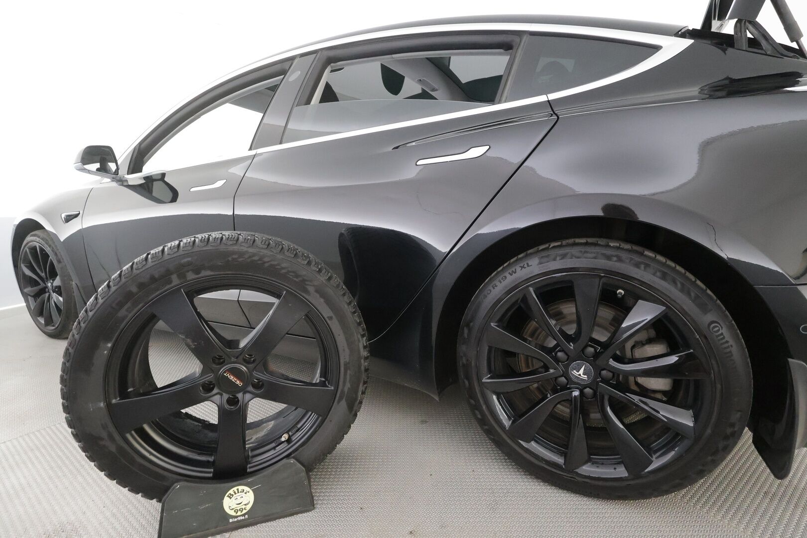 Tesla Model 3 2019 Performance Dual Motor AWD - | ACC | Koukku | 2x alut | Lasikatto | Premium Audio | Sähkönahat | Muistipenkki | P.kamera ja tutkat | Autosteer | RCTA |  LED | Lämm. takapenkit | 