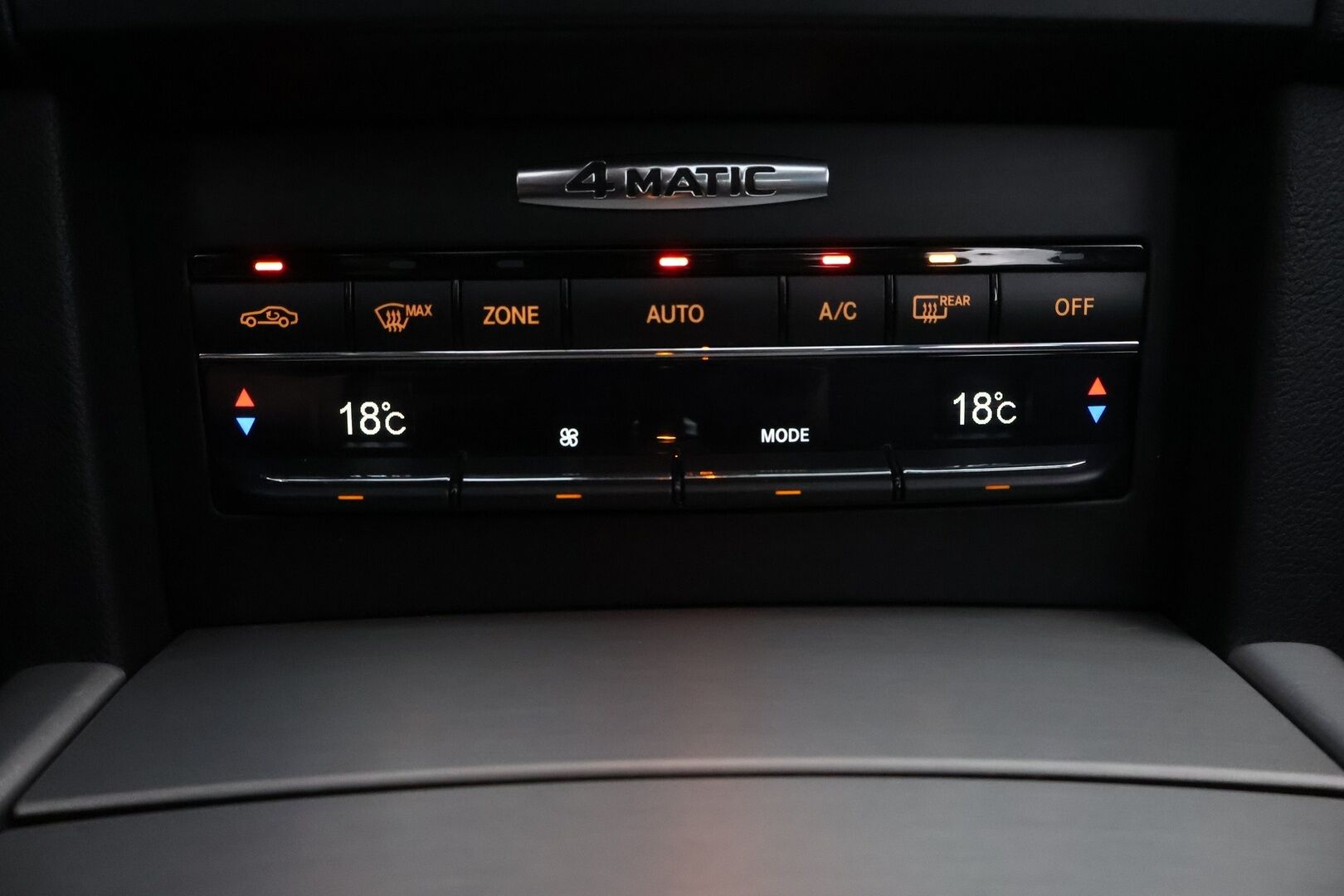 Mercedes-Benz E 2012 350 CDI 4Matic Sedan - Distronic+ / Kattoluukku / Ortopedi Puolinahat / Vetokoukku / Ilma-Alusta / KeylessGo / Peruutustutkat / ILS-Xenon!