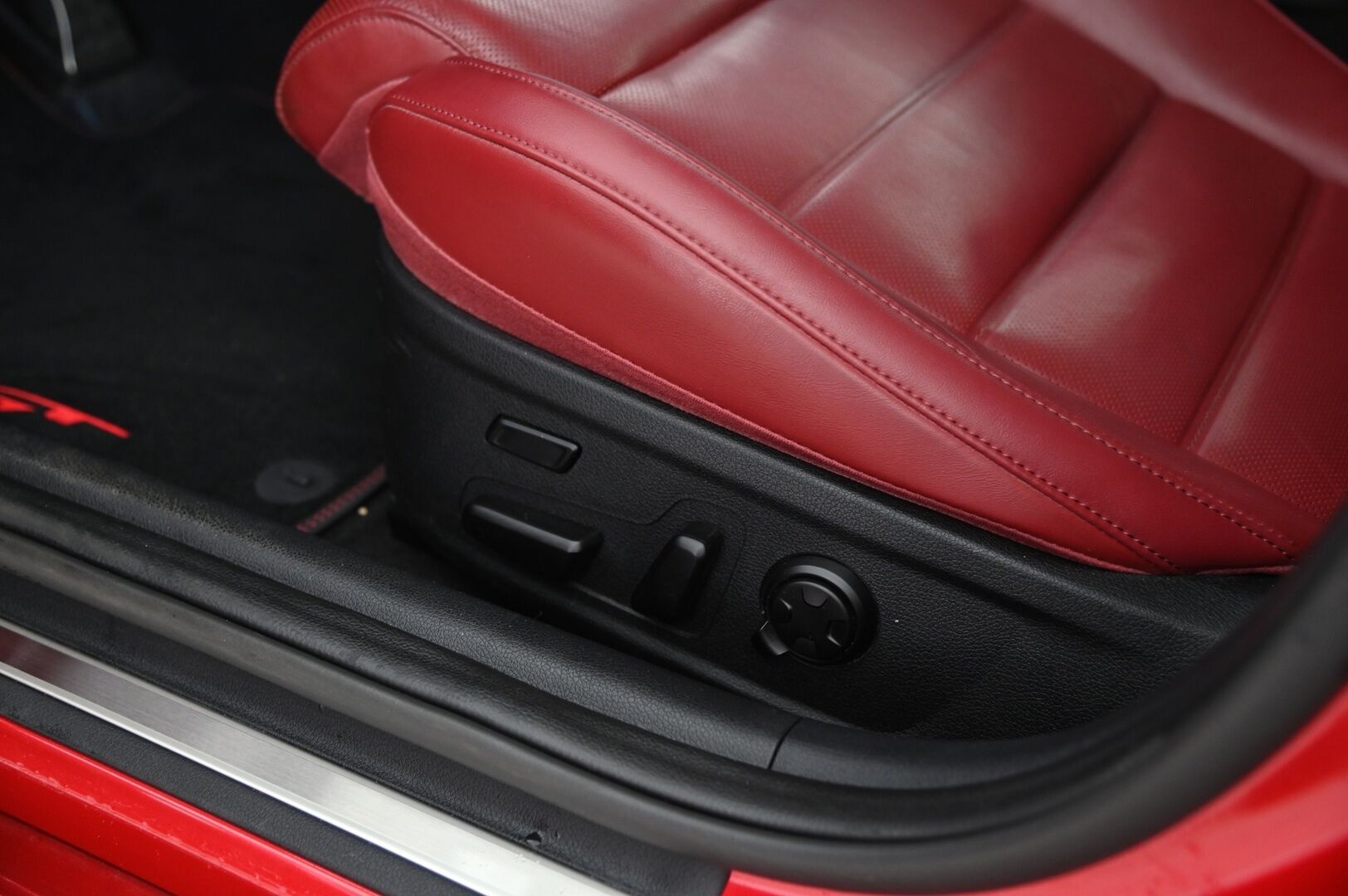 Kia Stinger 2019 3,3 T-GDI AWD GT A/T - 1-omist Suomi-Auto | Merkkihuollot | ACC | BLISS | HUD | Harman&Kardon | KeyLess | Kattoikkuna | 360 | Punainen nahkasisusta | Muistipenkki | Ilmastoidut etuistuimet | 2x renkaat&alumiinivantein