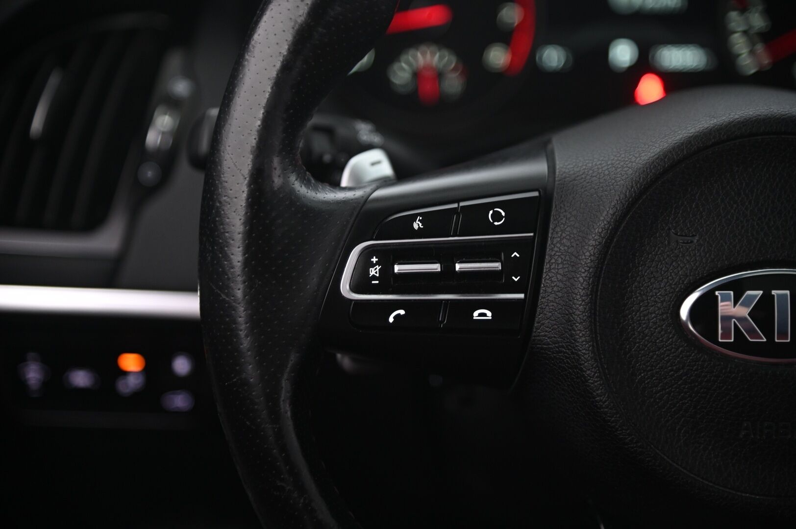 Kia Stinger 2019 3,3 T-GDI AWD GT A/T - 1-omist Suomi-Auto | Merkkihuollot | ACC | BLISS | HUD | Harman&Kardon | KeyLess | Kattoikkuna | 360 | Punainen nahkasisusta | Muistipenkki | Ilmastoidut etuistuimet | 2x renkaat&alumiinivantein
