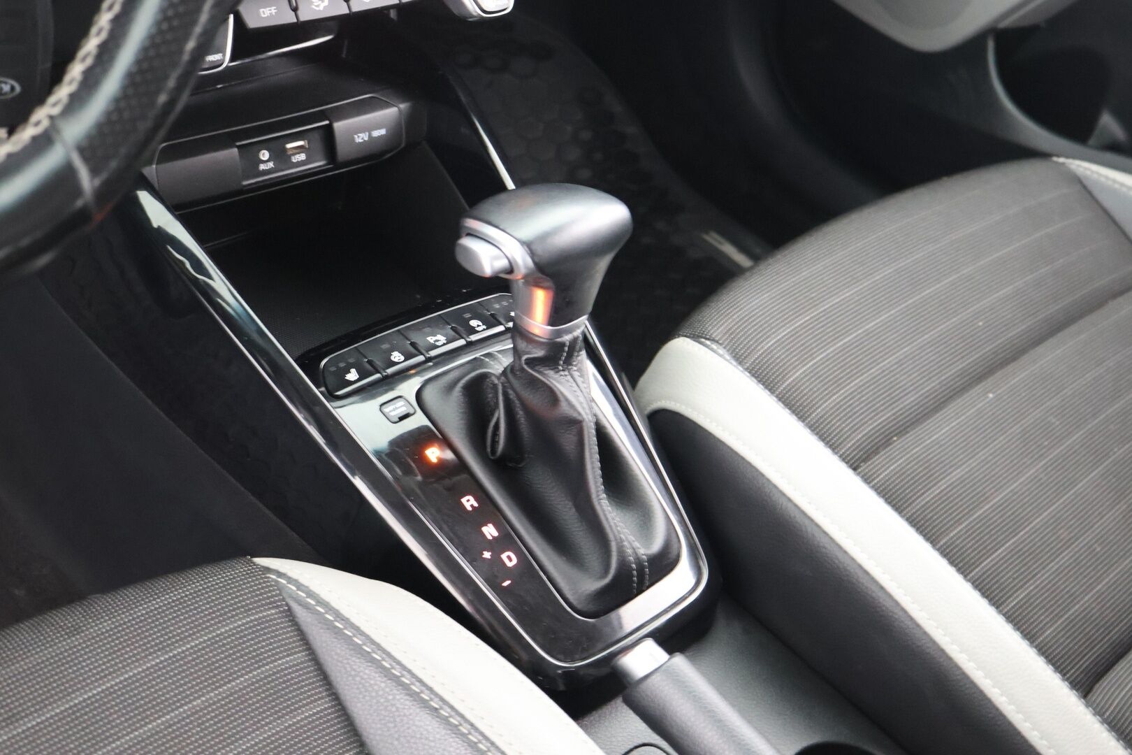 Kia Stonic 2019 1,0 T-GDI ISG 120hv EX Design DCT - Vakkari | Lohkolämmitin | Peruutuskamera | Lämpöratti | App-Connect