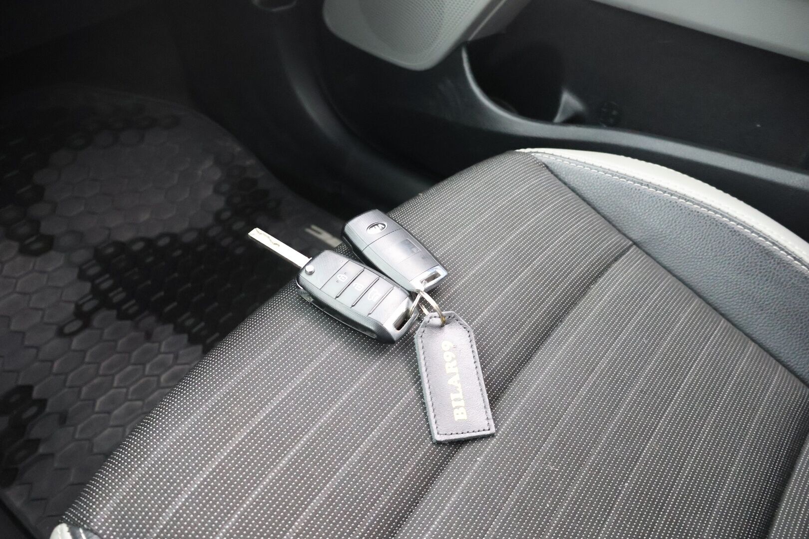 Kia Stonic 2019 1,0 T-GDI ISG 120hv EX Design DCT - Vakkari | Lohkolämmitin | Peruutuskamera | Lämpöratti | App-Connect
