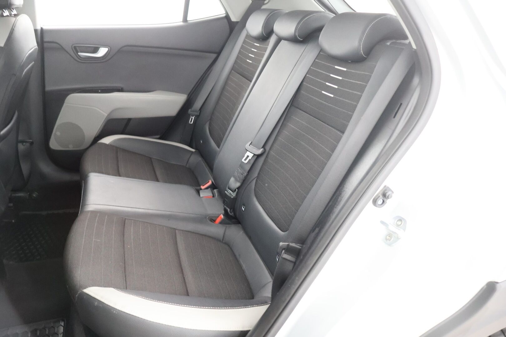 Kia Stonic 2019 1,0 T-GDI ISG 120hv EX Design DCT - Vakkari | Lohkolämmitin | Peruutuskamera | Lämpöratti | App-Connect