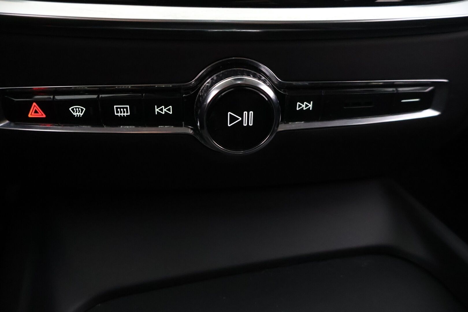 Volvo V60 2020 D3 Momentum aut - Suomi-auto | ACC | P-kamera | Webasto | SENSUS | Keylessgo | Kahdet renkaat aluvanteilla | Sähkötoiminen takaluukku | Liikennemerkki tunnistus | AppleCarPlay | Androidauto | 