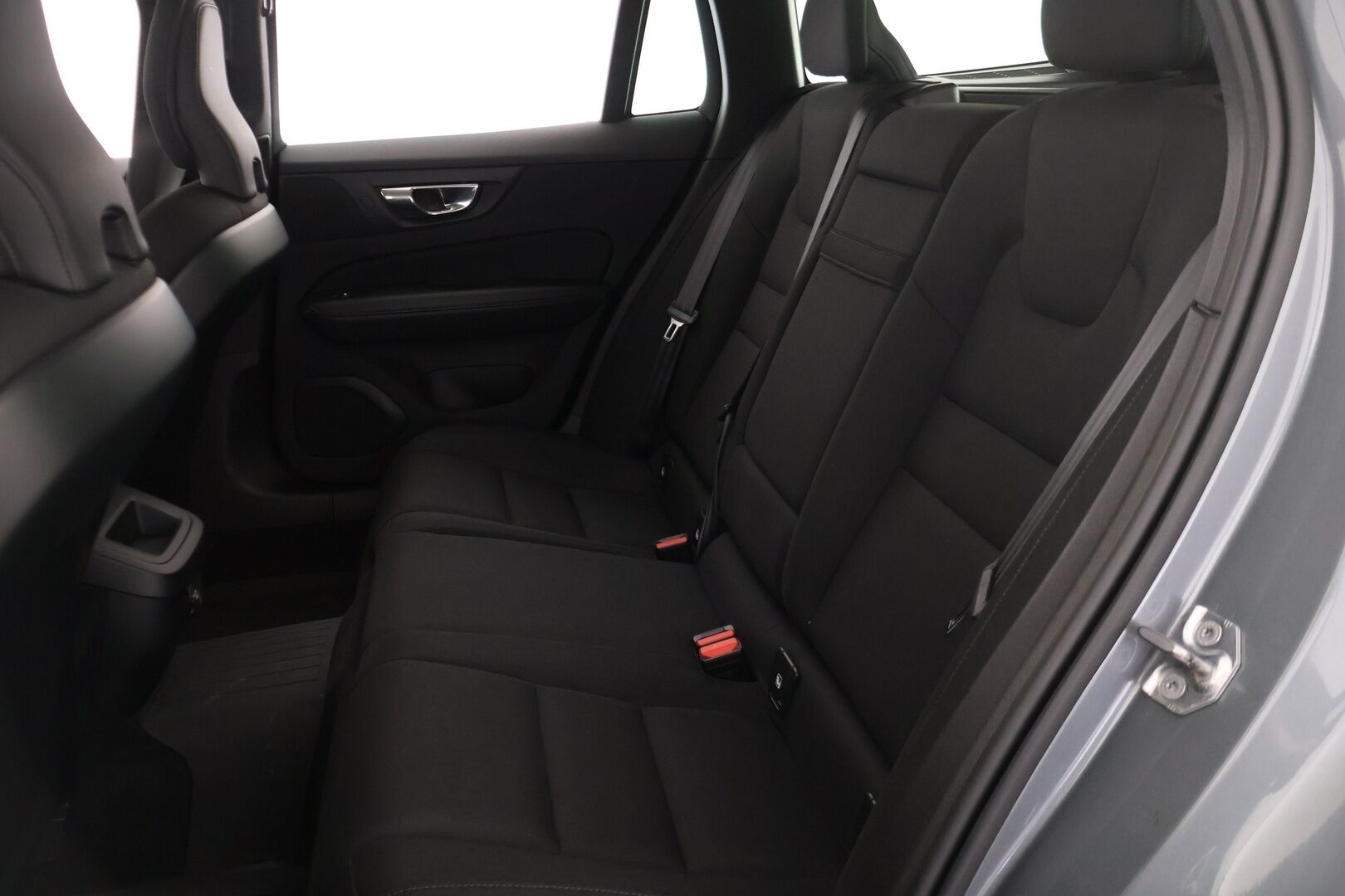 Volvo V60 2020 D3 Momentum aut * ACC / P-kamera / Webasto / Isofix / Keylessgo - Kahdet renkaat aluvanteilla / Suomi-auto / Sähkötoiminen takaluukku / Liikennemerkki tunnistus varustus - HULLUT AVAJAISHULINAT KORKOTARJOUS 3,29 %