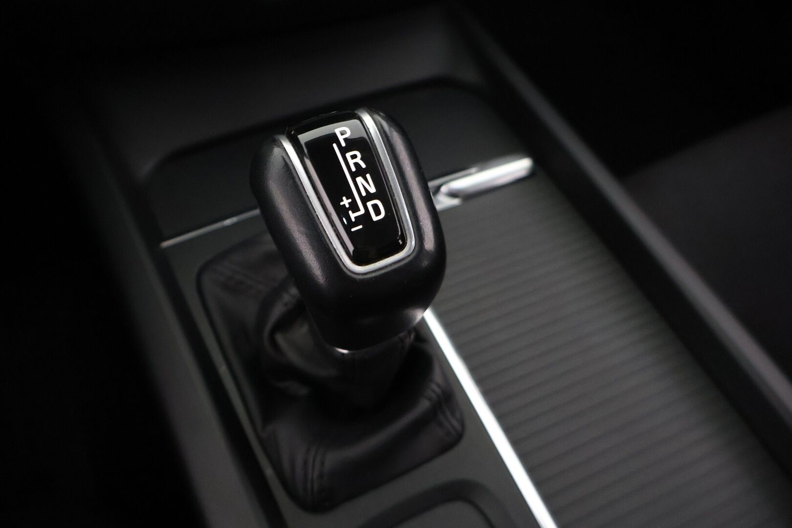 Volvo V60 2020 D3 Momentum aut - Suomi-auto | ACC | P-kamera | Webasto | SENSUS | Keylessgo | Kahdet renkaat aluvanteilla | Sähkötoiminen takaluukku | Liikennemerkki tunnistus | AppleCarPlay | Androidauto | 