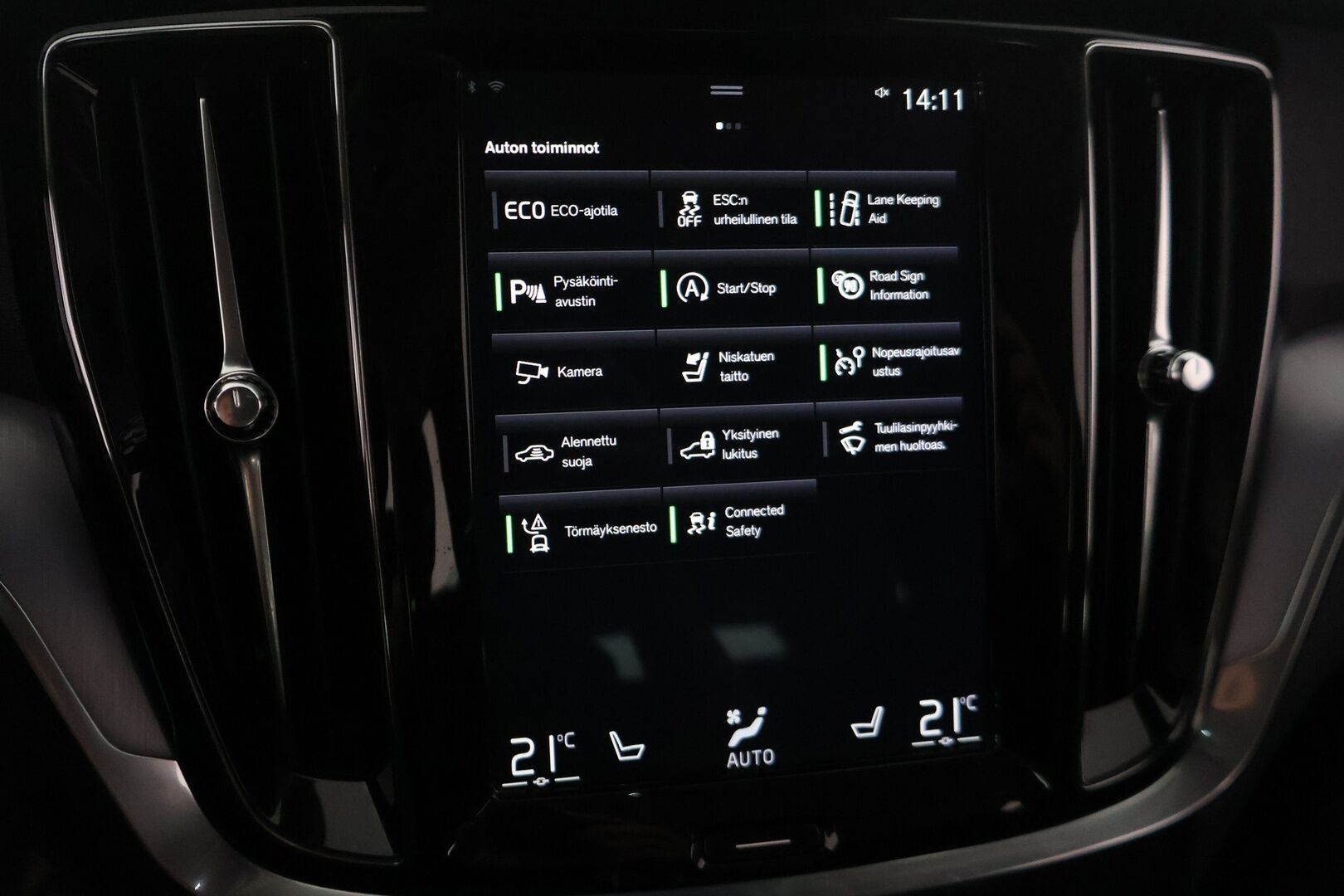 Volvo V60 2020 D3 Momentum aut * ACC / P-kamera / Webasto / Isofix / Keylessgo - Kahdet renkaat aluvanteilla / Suomi-auto / Sähkötoiminen takaluukku / Liikennemerkki tunnistus varustus - HULLUT AVAJAISHULINAT KORKOTARJOUS 3,29 %