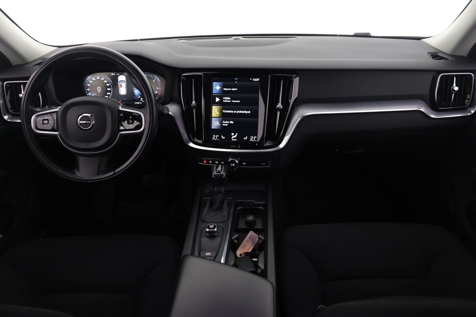 Volvo V60 2020 D3 Momentum aut - Suomi-auto | ACC | P-kamera | Webasto | SENSUS | Keylessgo | Kahdet renkaat aluvanteilla | Sähkötoiminen takaluukku | Liikennemerkki tunnistus | AppleCarPlay | Androidauto | 