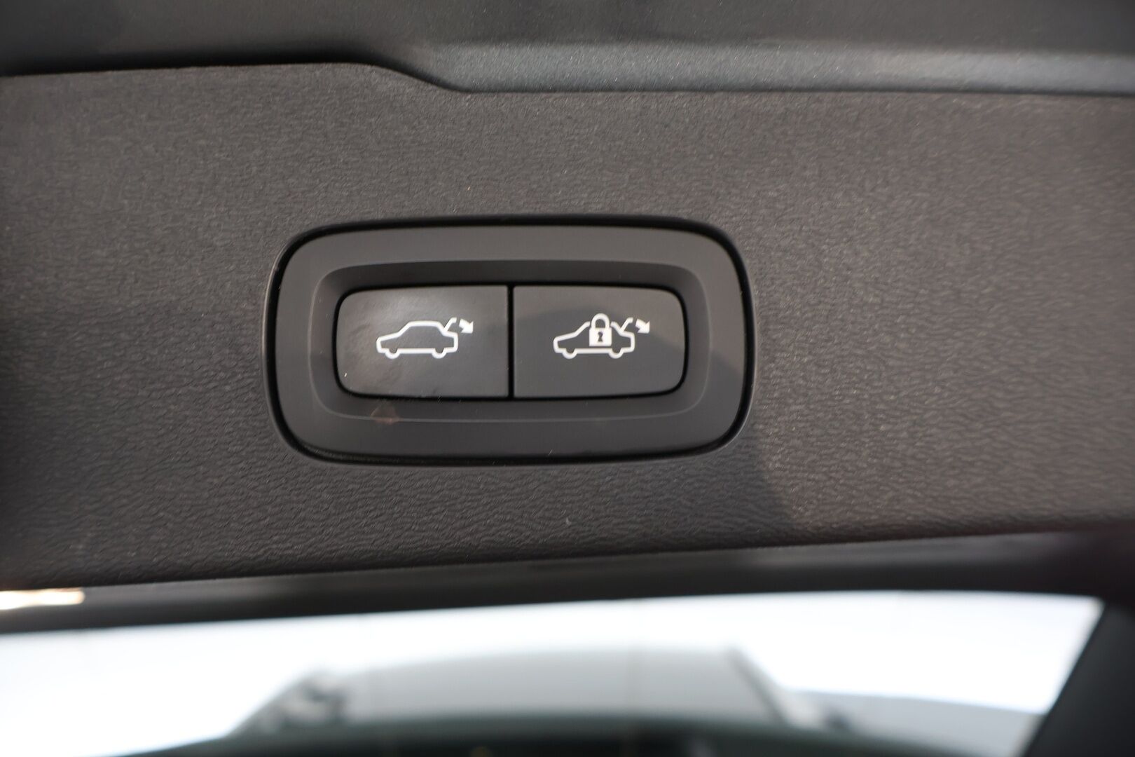Volvo V60 2020 D3 Momentum aut - Suomi-auto | ACC | P-kamera | Webasto | SENSUS | Keylessgo | Kahdet renkaat aluvanteilla | Sähkötoiminen takaluukku | Liikennemerkki tunnistus | AppleCarPlay | Androidauto | 