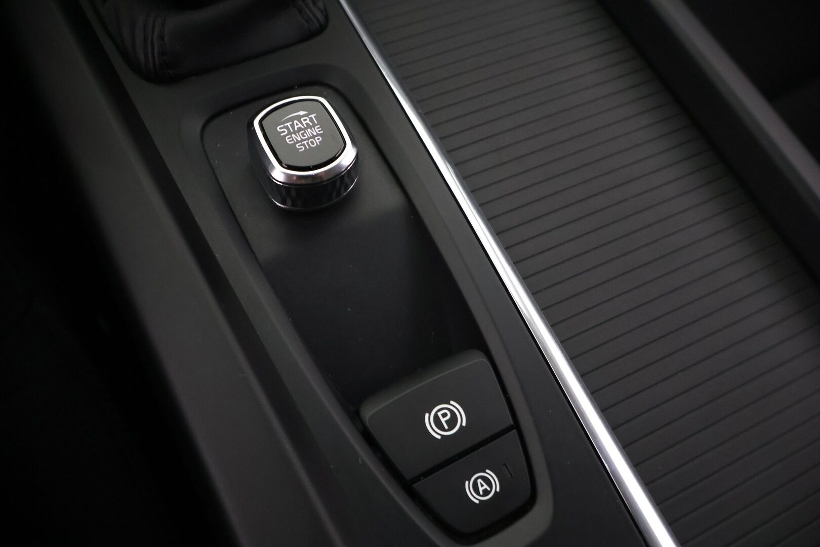 Volvo V60 2020 D3 Momentum aut - Suomi-auto | ACC | P-kamera | Webasto | SENSUS | Keylessgo | Kahdet renkaat aluvanteilla | Sähkötoiminen takaluukku | Liikennemerkki tunnistus | AppleCarPlay | Androidauto | 