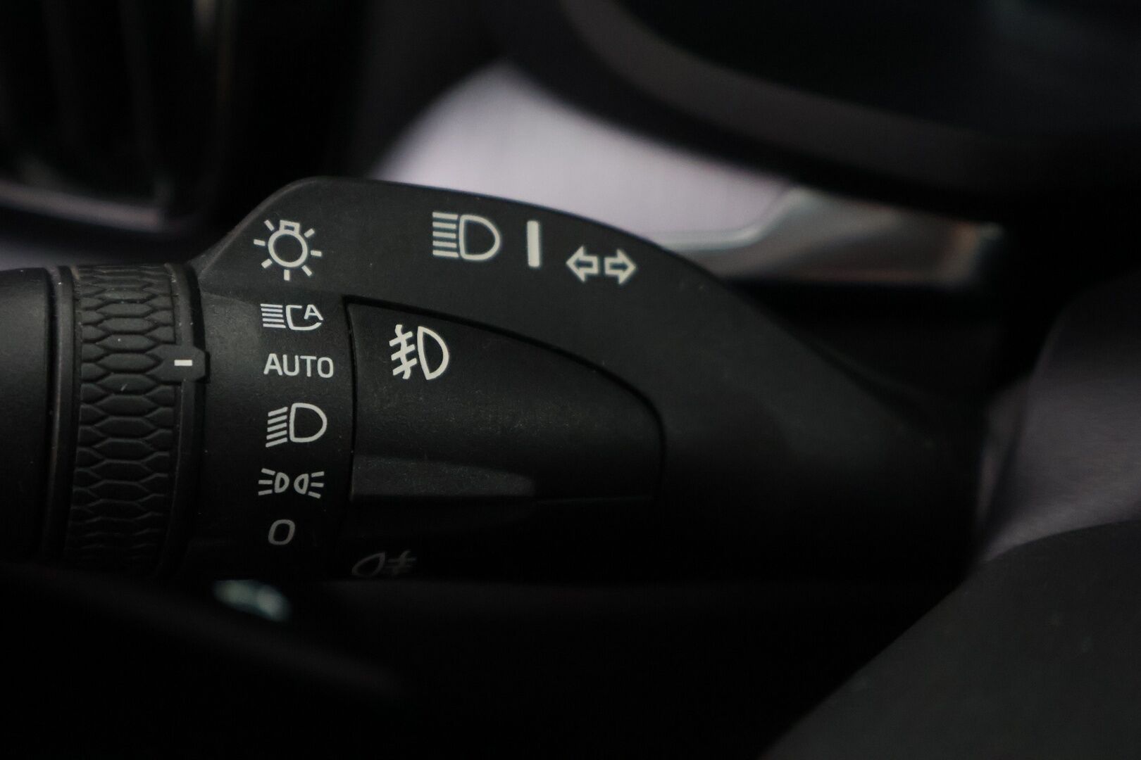 Volvo V60 2020 D3 Momentum aut - Suomi-auto | ACC | P-kamera | Webasto | SENSUS | Keylessgo | Kahdet renkaat aluvanteilla | Sähkötoiminen takaluukku | Liikennemerkki tunnistus | AppleCarPlay | Androidauto | 