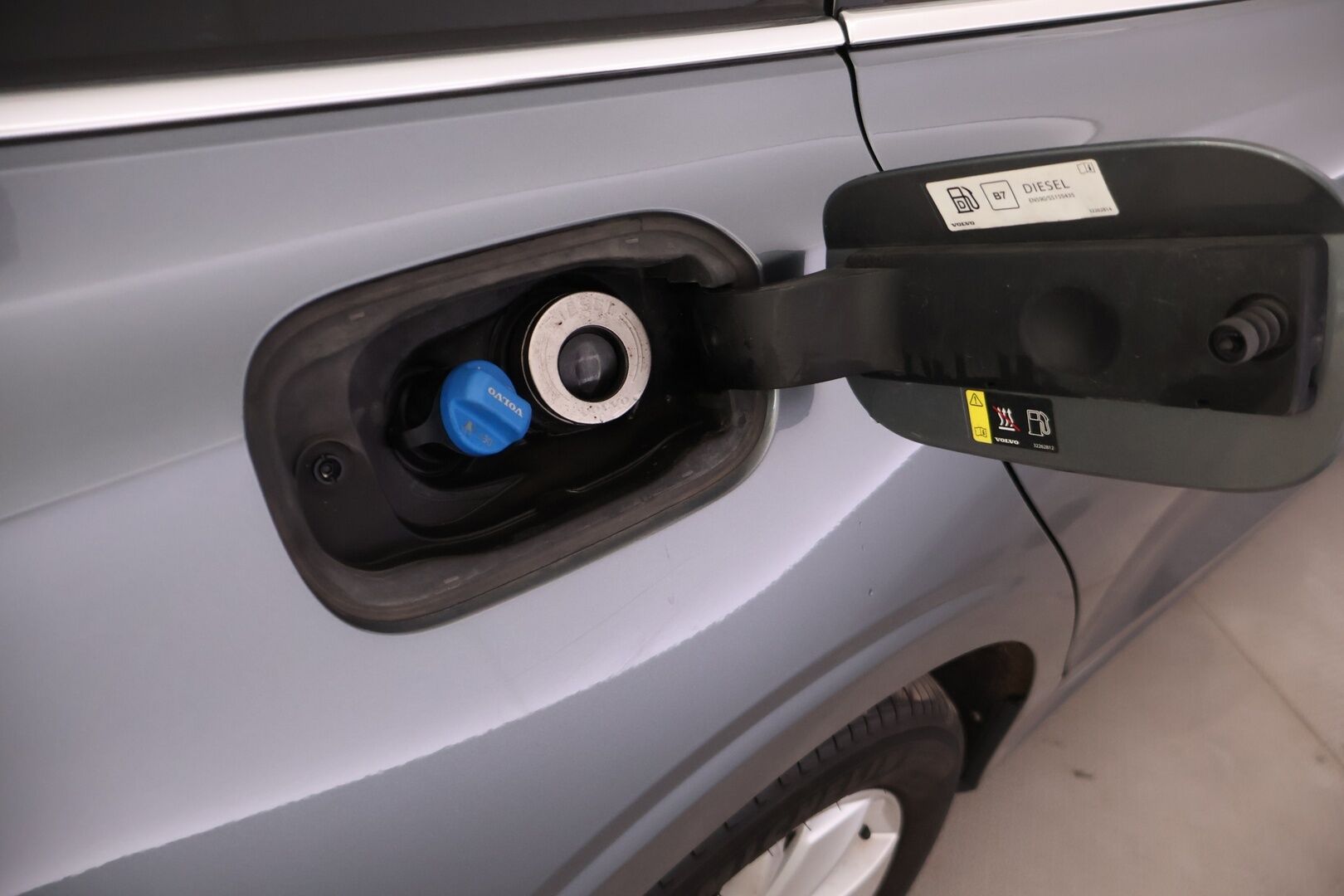 Volvo V60 2020 D3 Momentum aut - Suomi-auto | ACC | P-kamera | Webasto | SENSUS | Keylessgo | Kahdet renkaat aluvanteilla | Sähkötoiminen takaluukku | Liikennemerkki tunnistus | AppleCarPlay | Androidauto | 