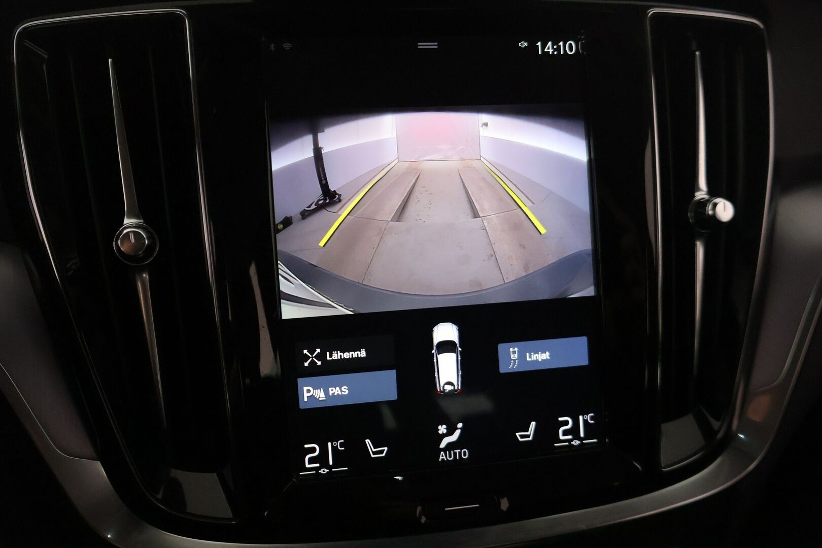 Volvo V60 2020 D3 Momentum aut - Suomi-auto | ACC | P-kamera | Webasto | SENSUS | Keylessgo | Kahdet renkaat aluvanteilla | Sähkötoiminen takaluukku | Liikennemerkki tunnistus | AppleCarPlay | Androidauto | 