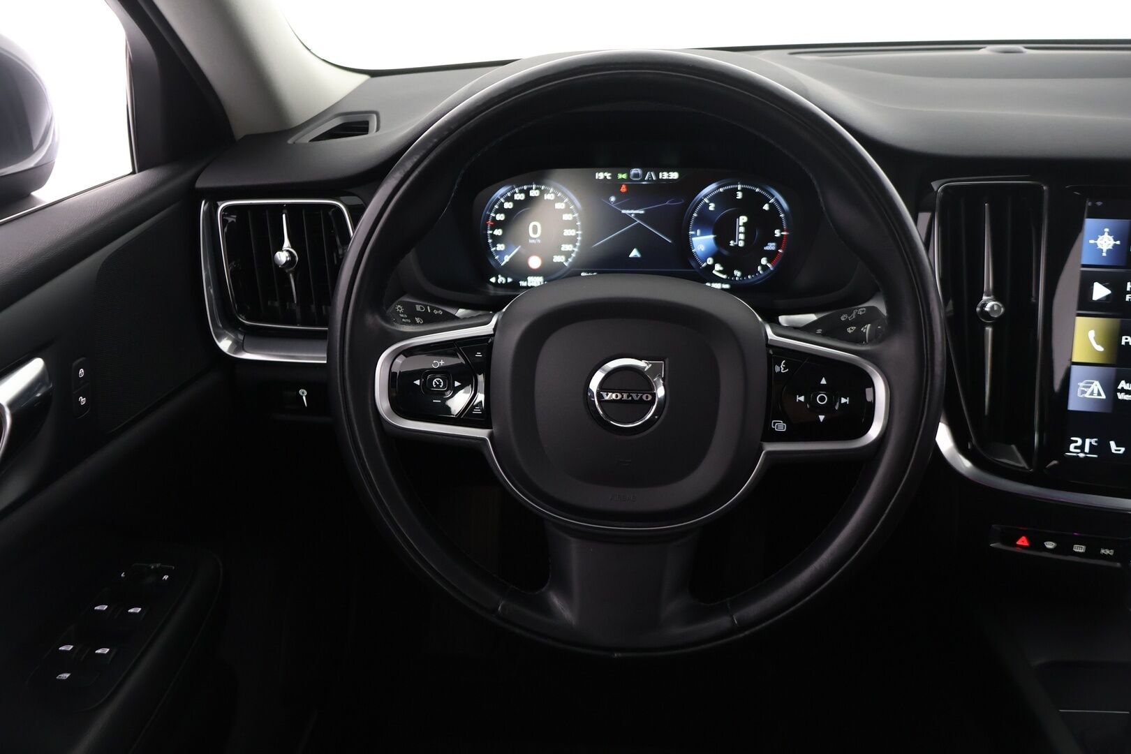 Volvo V60 2020 D3 Momentum aut - Suomi-auto | ACC | P-kamera | Webasto | SENSUS | Keylessgo | Kahdet renkaat aluvanteilla | Sähkötoiminen takaluukku | Liikennemerkki tunnistus | AppleCarPlay | Androidauto | 