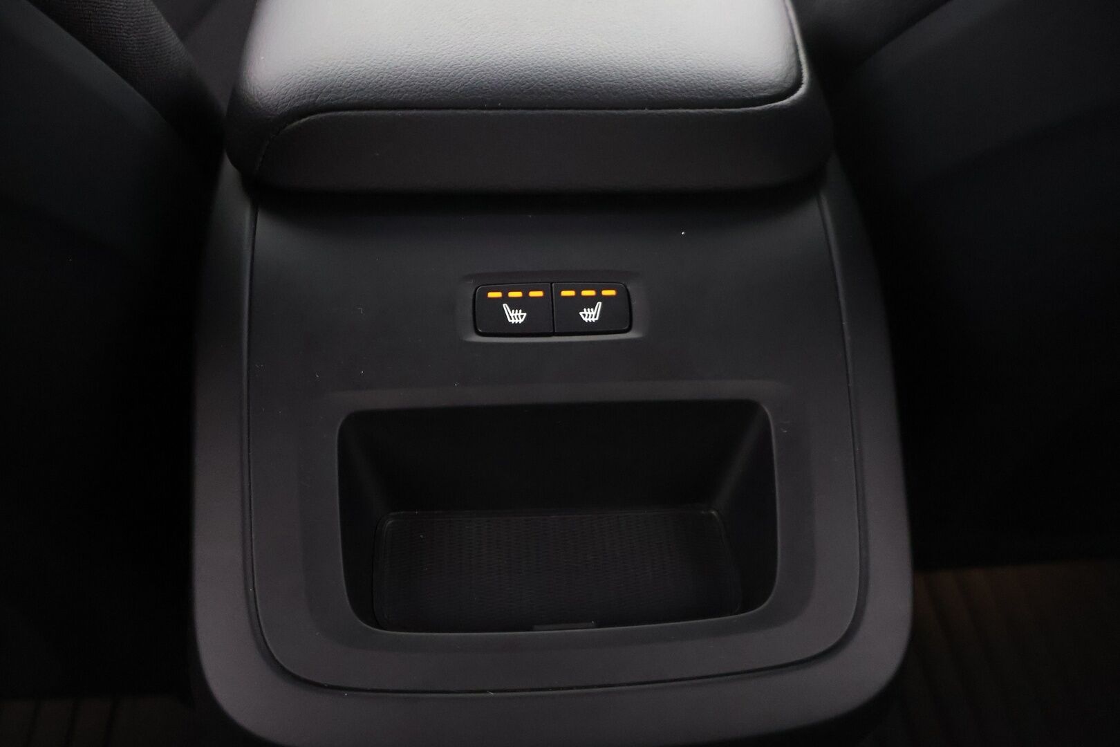 Volvo V60 2020 D3 Momentum aut - Suomi-auto | ACC | P-kamera | Webasto | SENSUS | Keylessgo | Kahdet renkaat aluvanteilla | Sähkötoiminen takaluukku | Liikennemerkki tunnistus | AppleCarPlay | Androidauto | 