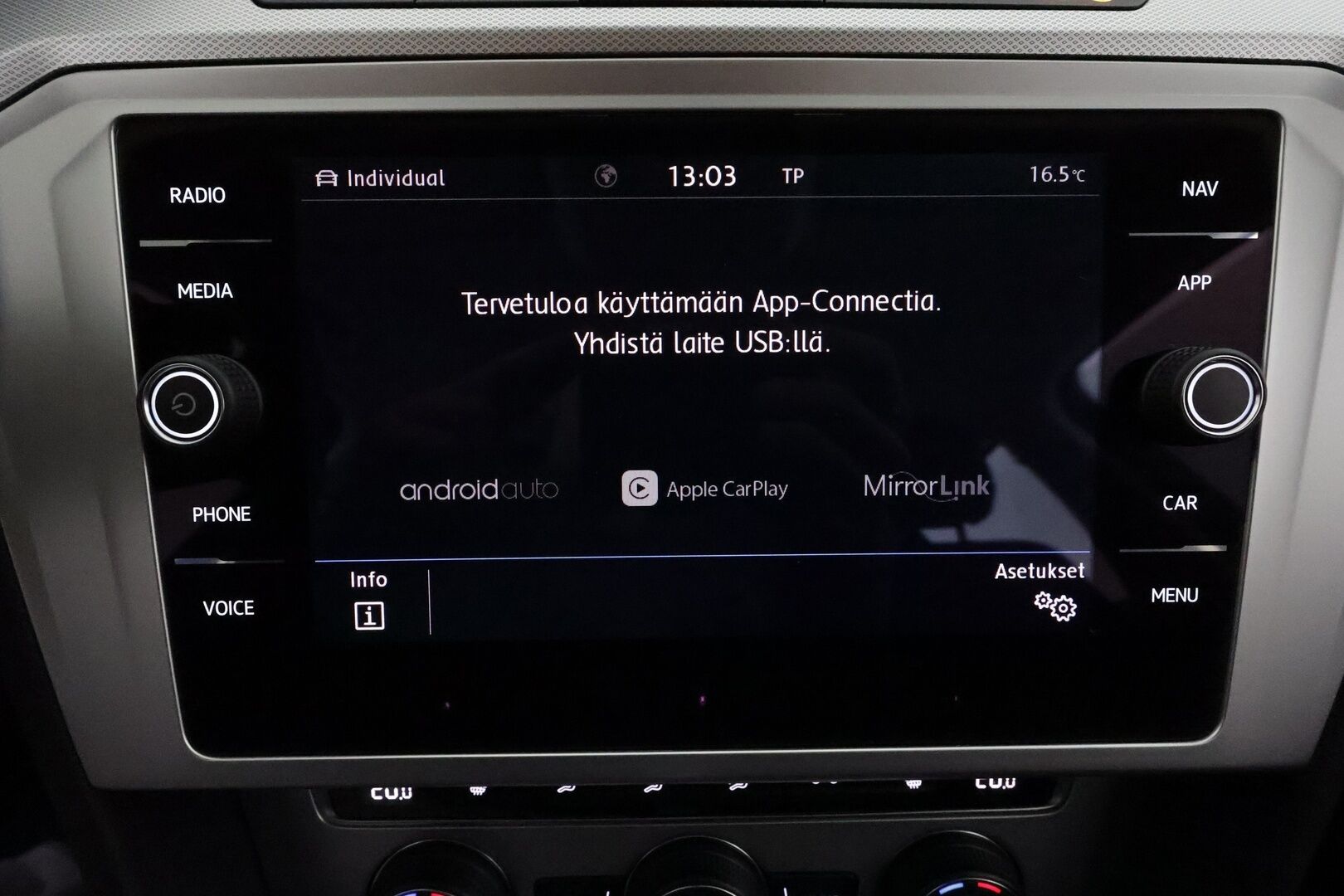 Volkswagen Passat 2019 Variant Comfortline 2,0 TDI 110 kW DSG **Adapt.vakkari / Webasto / Koukku / LED / P.tutkat / Sähhköluukku** - Suomi-auto / Kahdet renkaat aluvanteilla / Ratin ja tuulilasin lämmitin / Penkinlämmittimet takana