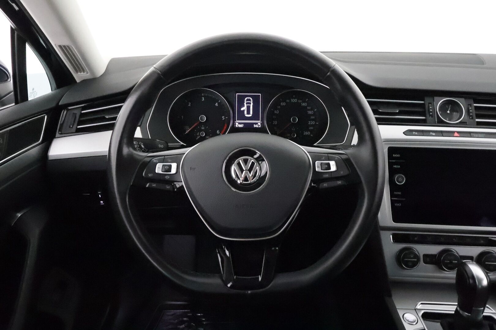 Volkswagen Passat 2019 Variant Comfortline 2,0 TDI 110 kW DSG **Adapt.vakkari / Webasto / Koukku / LED / P.tutkat / Sähhköluukku** - Suomi-auto / Kahdet renkaat aluvanteilla / Ratin ja tuulilasin lämmitin / Penkinlämmittimet takana