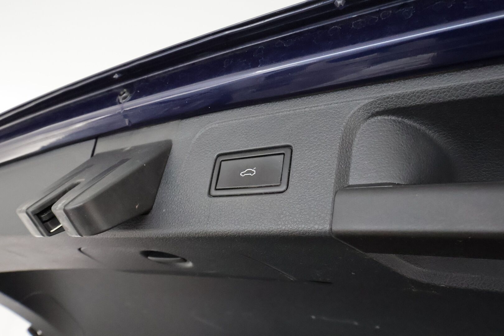 Volkswagen Passat 2019 Variant Comfortline 2,0 TDI 110 kW DSG **Adapt.vakkari / Webasto / Koukku / LED / P.tutkat / Sähhköluukku** - Suomi-auto / Kahdet renkaat aluvanteilla / Ratin ja tuulilasin lämmitin / Penkinlämmittimet takana