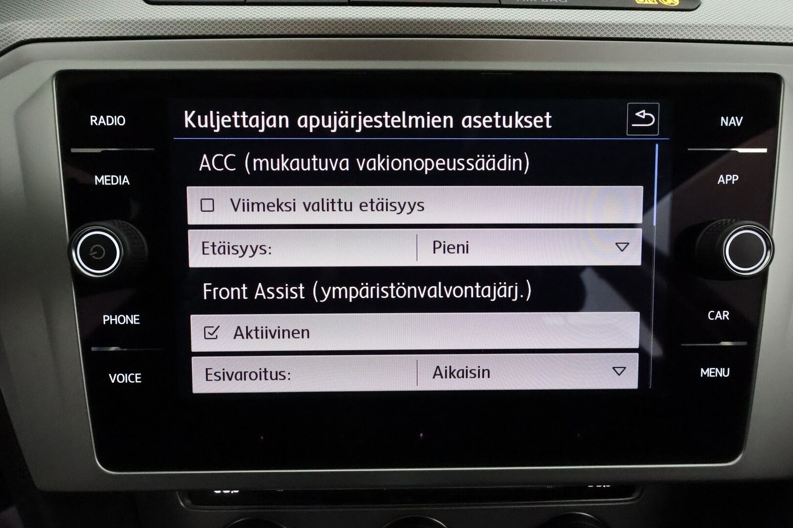 Volkswagen Passat 2019 Variant Comfortline 2,0 TDI 110 kW DSG **Adapt.vakkari / Webasto / Koukku / LED / P.tutkat / Sähhköluukku** - Suomi-auto / Kahdet renkaat aluvanteilla / Ratin ja tuulilasin lämmitin / Penkinlämmittimet takana