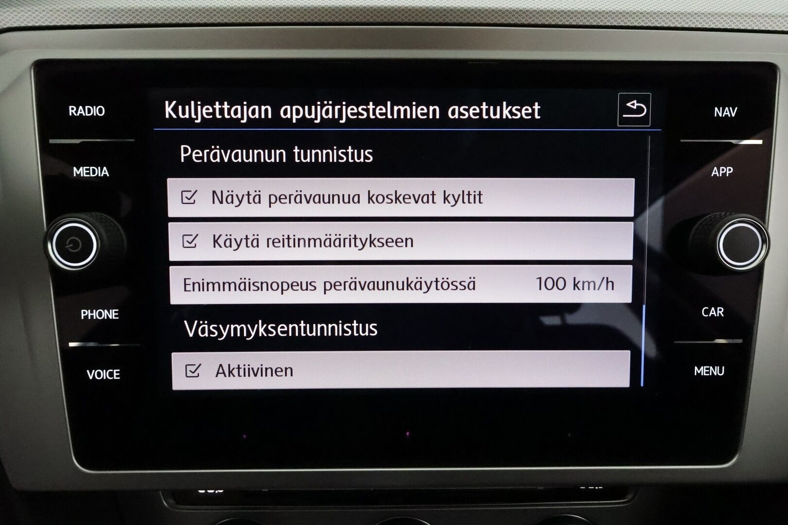 Volkswagen Passat 2019 Variant Comfortline 2,0 TDI 110 kW DSG **Adapt.vakkari / Webasto / Koukku / LED / P.tutkat / Sähhköluukku** - Suomi-auto / Kahdet renkaat aluvanteilla / Ratin ja tuulilasin lämmitin / Penkinlämmittimet takana