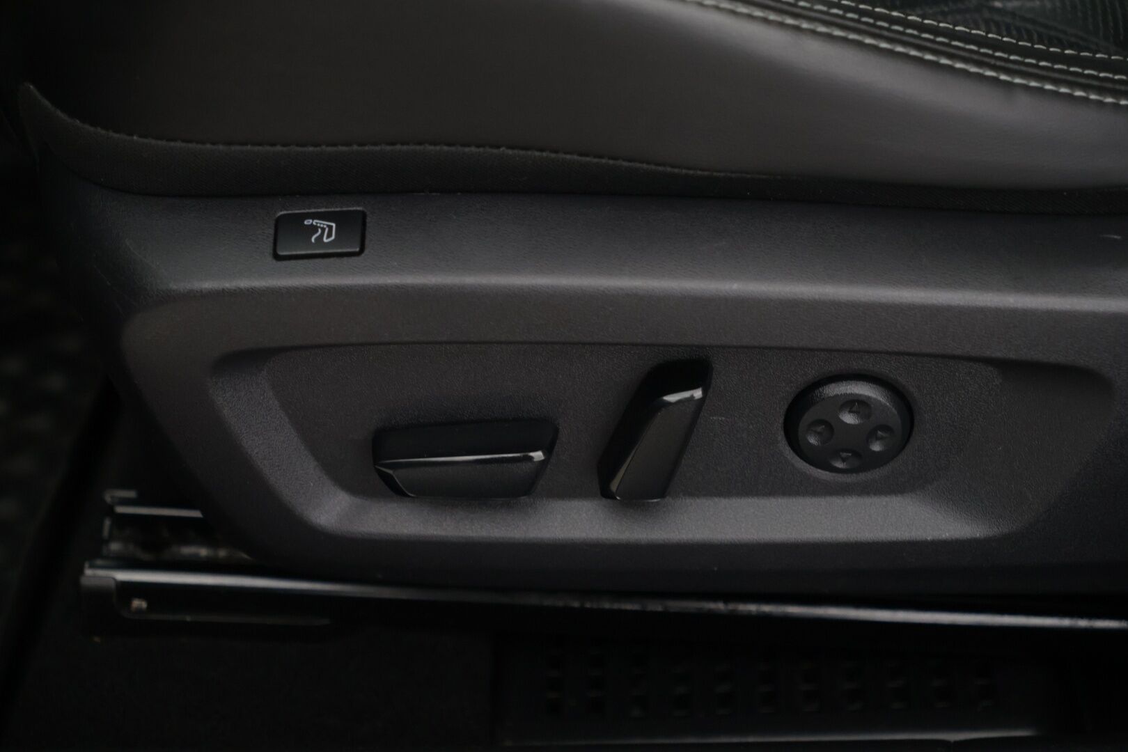 Nissan Qashqai 2022 MHEV 158 Xtronic 2WD Tekna+ - ACC / HUD / BLIS / Navi / BOSE / 360 / Adapt. LED / Panoraama / Ilmastoidut ja hierovat etuistuimet muistilla
