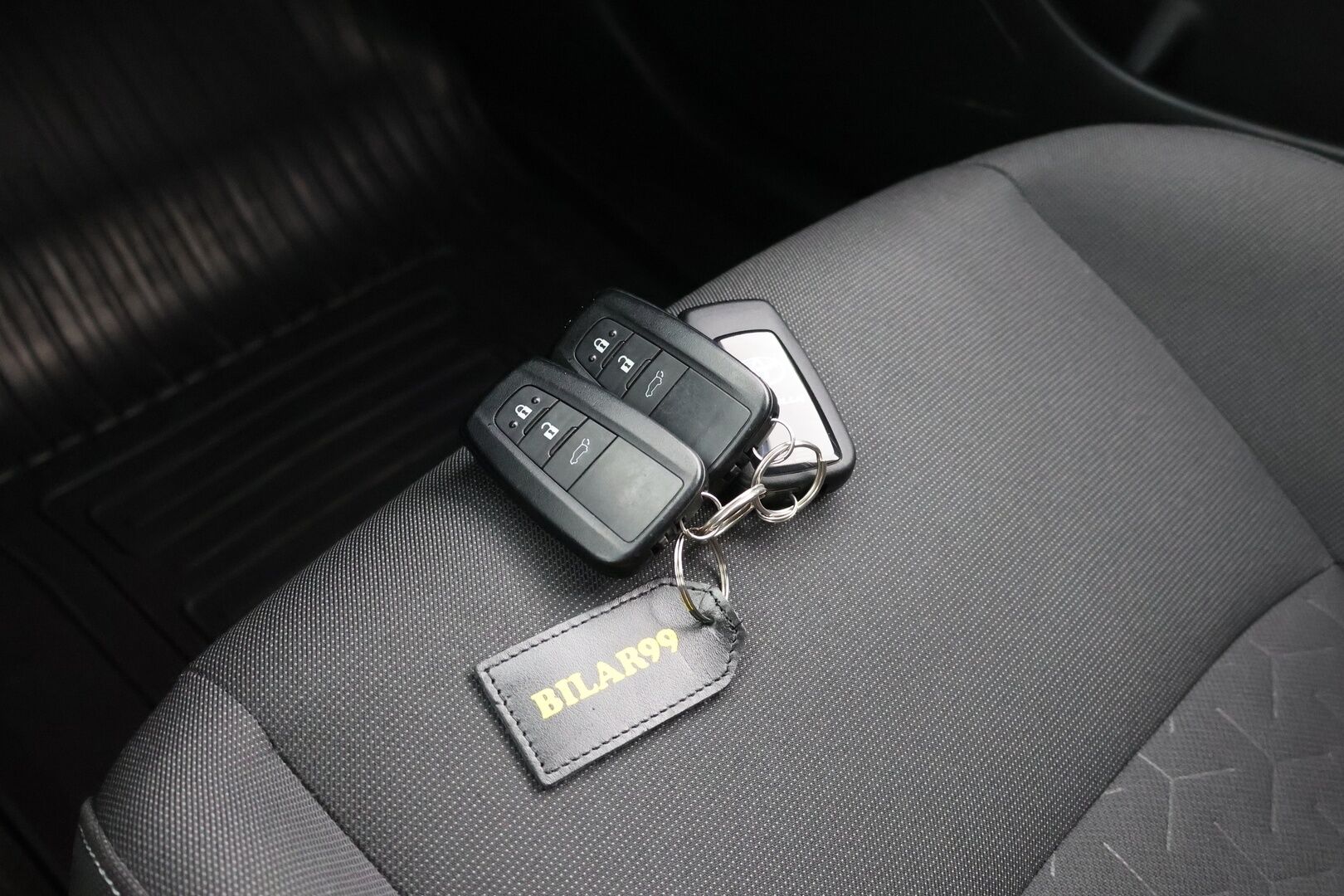 Toyota Corolla 2022 Touring Sports 1,8 Hybrid Active / ACC / LED / Navi / Keyless / 2x Renkaat / Huollettu 01/26/ Suomi-auto - Huoltokirja & Lämpöratti & Kaistavahti!