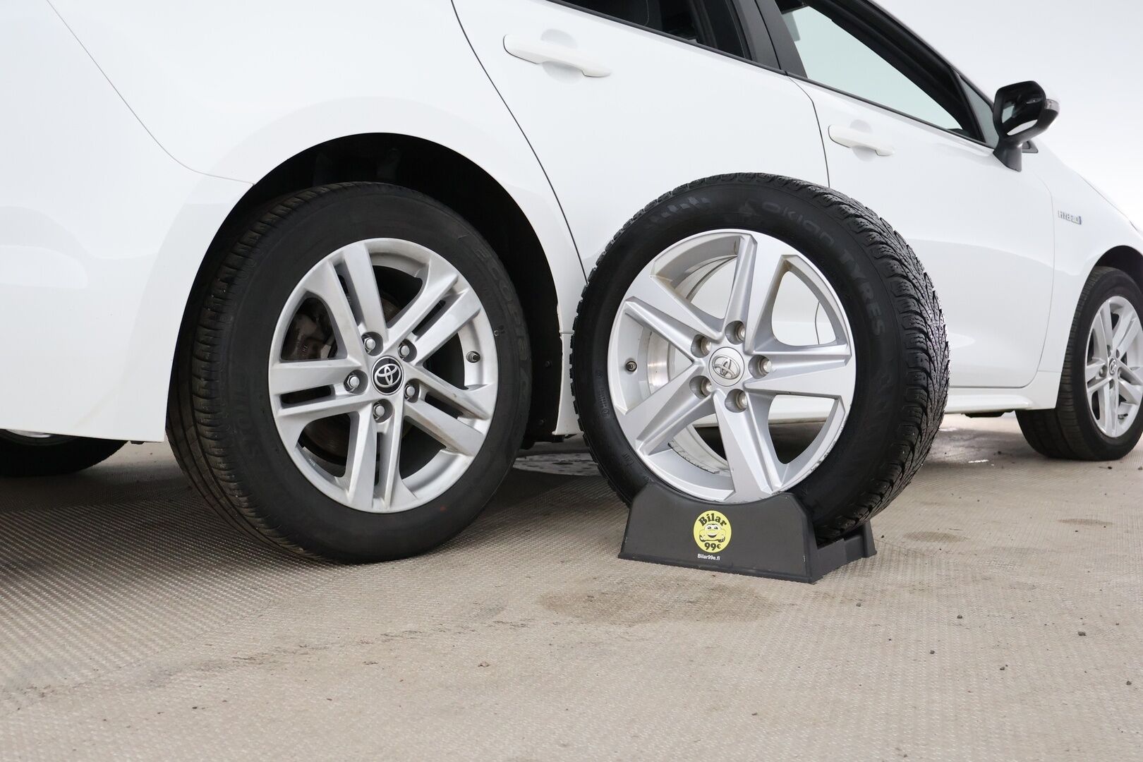 Toyota Corolla 2022 Touring Sports 1,8 Hybrid Active / ACC / LED / Navi / Keyless / 2x Renkaat / Huollettu 01/26/ Suomi-auto - Huoltokirja & Lämpöratti & Kaistavahti!