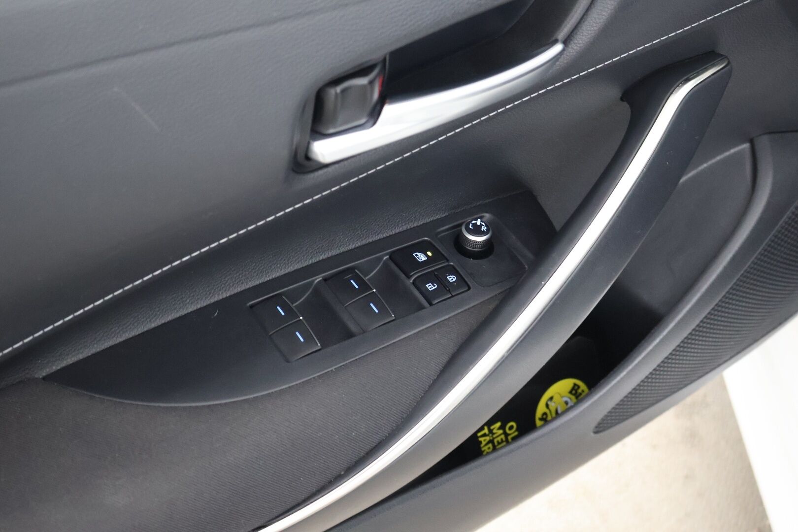 Toyota Corolla 2022 Touring Sports 1,8 Hybrid Active / ACC / LED / Navi / Keyless / 2x Renkaat / Huollettu 01/26/ Suomi-auto - Huoltokirja & Lämpöratti & Kaistavahti!