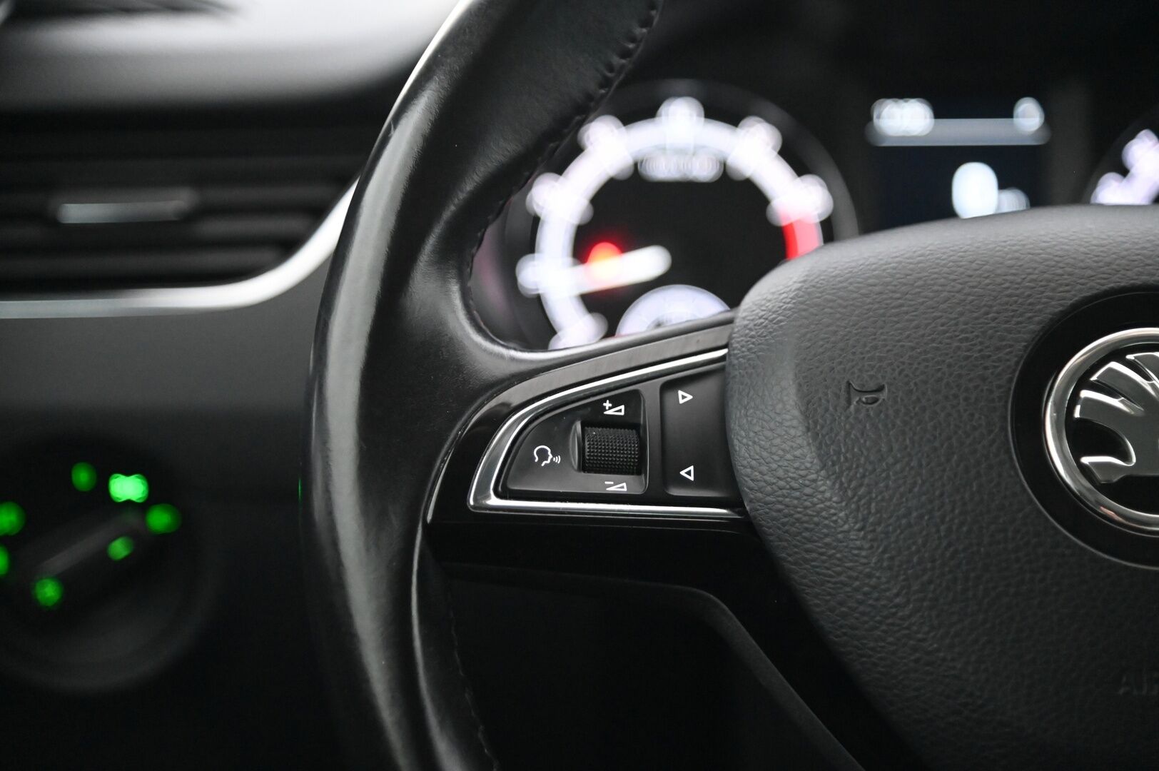 Skoda Octavia 2017 1.4 TSI Ambition DSG *Facelift / Vetokoukku / Lohko sisäpistokkeella / 2x aluvanteet* - *Leimaa 7.9.2026 / Juuri saapunut*