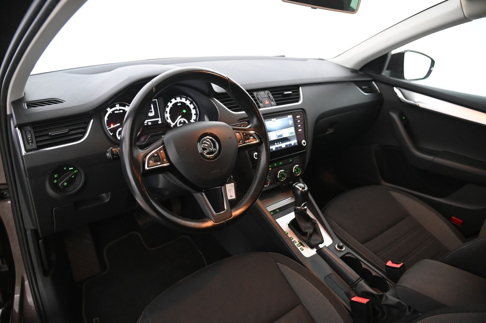 Skoda Octavia 2017 1.4 TSI Ambition DSG *Facelift / Vetokoukku / Lohko sisäpistokkeella / 2x aluvanteet* - *Leimaa 7.9.2026 / Juuri saapunut*