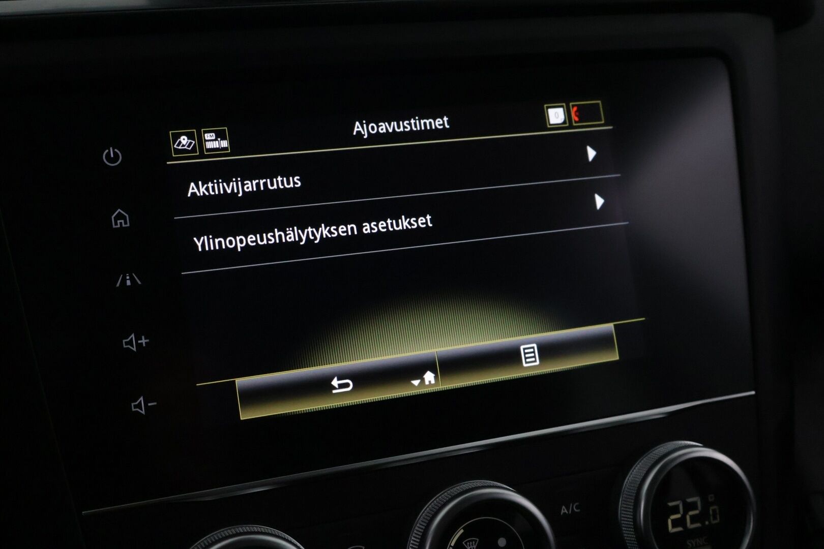 Renault Kadjar 2021 TCe 140 Zen -  Navi | P.kamera | P.tutkat E&T | Hätäjarrutusavustin | Vakkari | Penkinlämmittimet | 140 hv TCe |