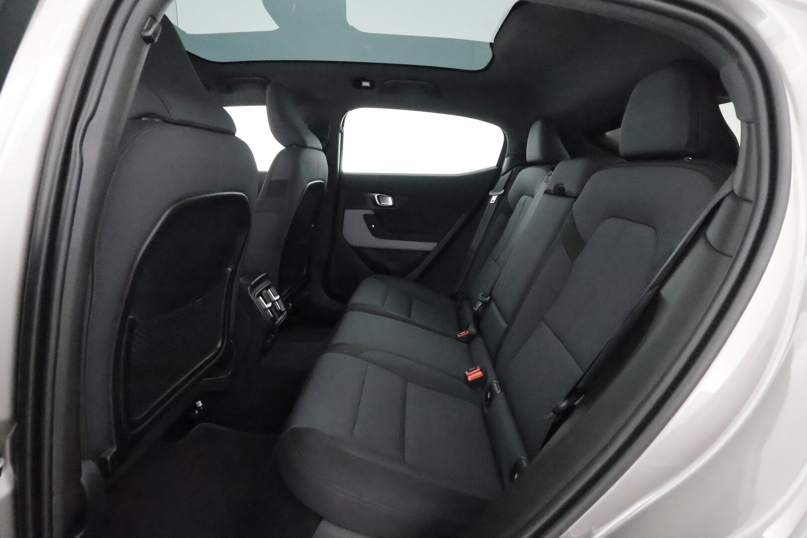 Polestar 2 2022 Long Range Single Motor **1.Om Suomi-auto / Lämpöpumppu / Koukku / Sporttipenkki Muistilla / P. Kamera / Harman/Kardon** - 3,99 % KORKOTARJOUS TÄHÄN AUTOON - Akku kuntotarkastettu / LED-valot / Google Maps / Kaistavahti / KeylessGO / 2x Renkaat 