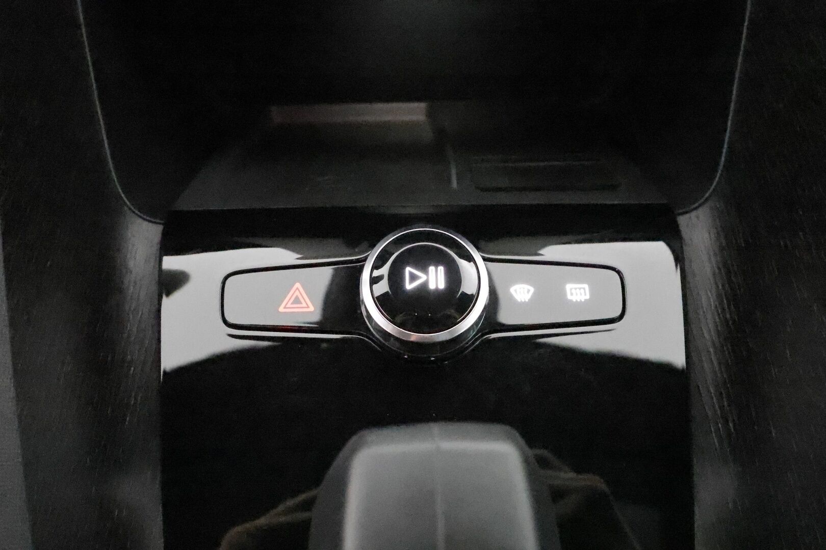 Polestar 2 2022 Long Range Single Motor **1.Om Suomi-auto / Lämpöpumppu / Koukku / Sporttipenkki Muistilla / P. Kamera / Harman/Kardon** - 3,99 % KORKOTARJOUS TÄHÄN AUTOON - Akku kuntotarkastettu / LED-valot / Google Maps / Kaistavahti / KeylessGO / 2x Renkaat 